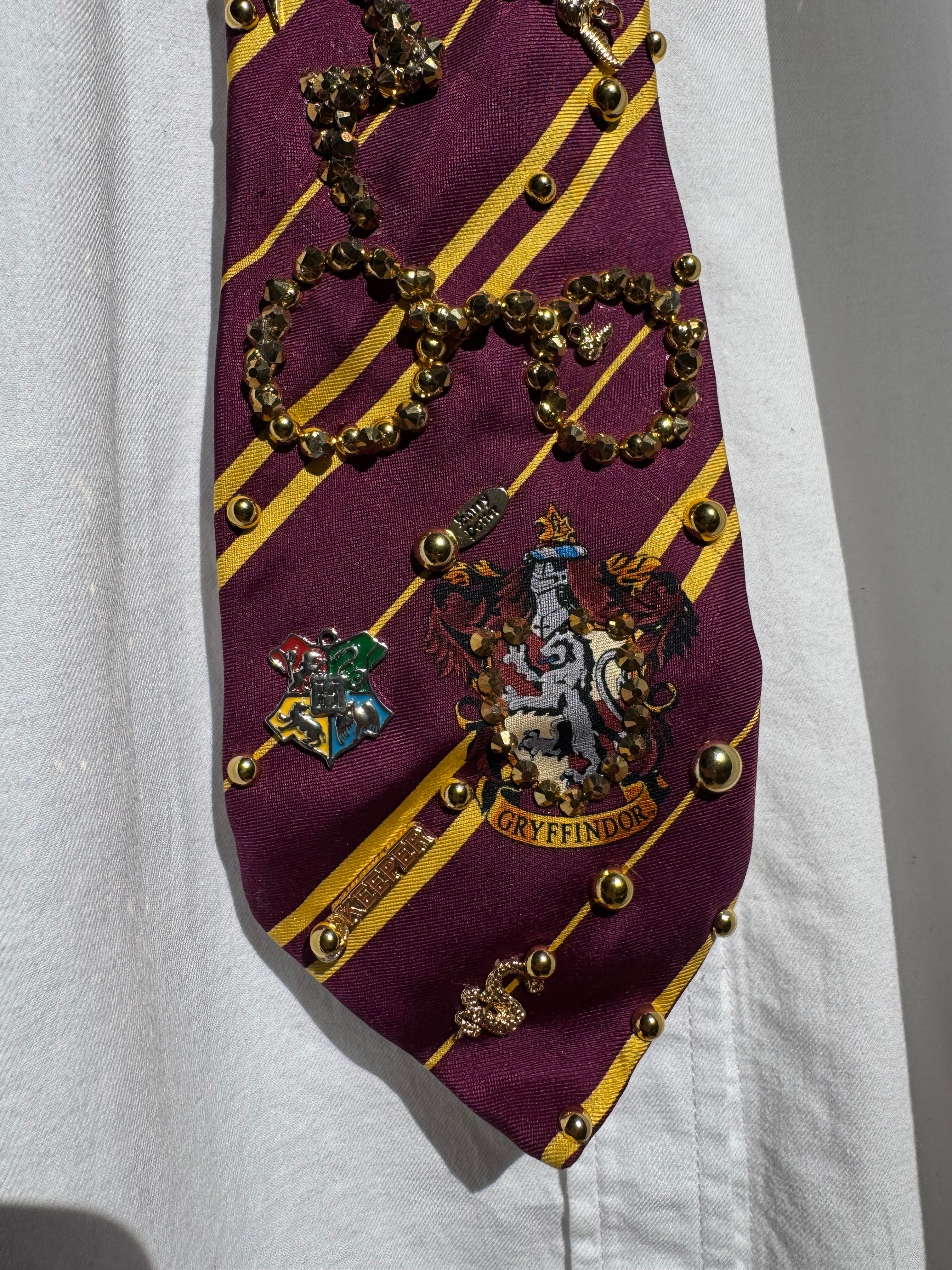 Burgundy and Gold Striped Gryfinndor Club Charmed Harry Potter Tir