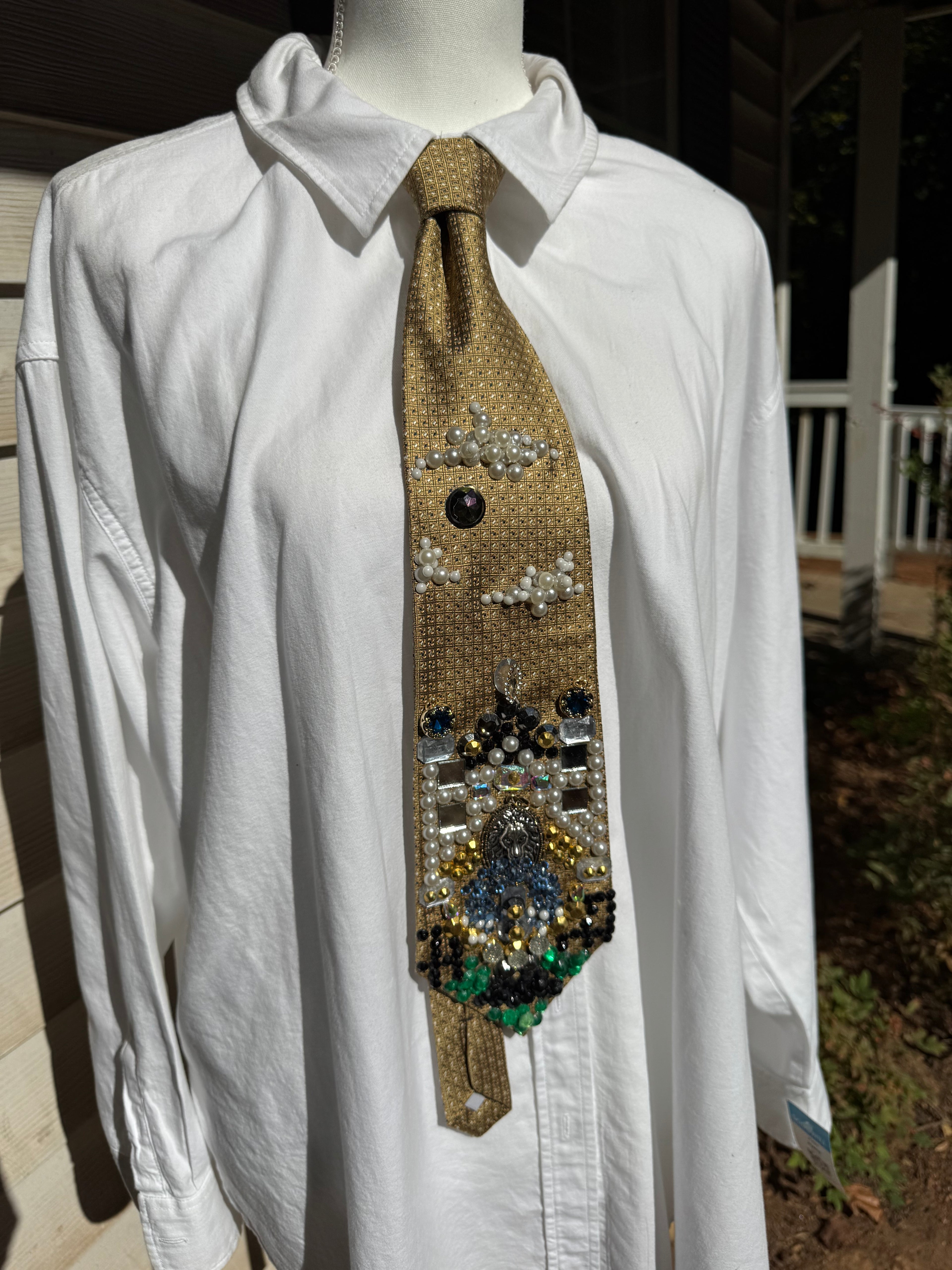 Gold Mansion Entrance View Lion Head Water Fountain Royalty Tie
