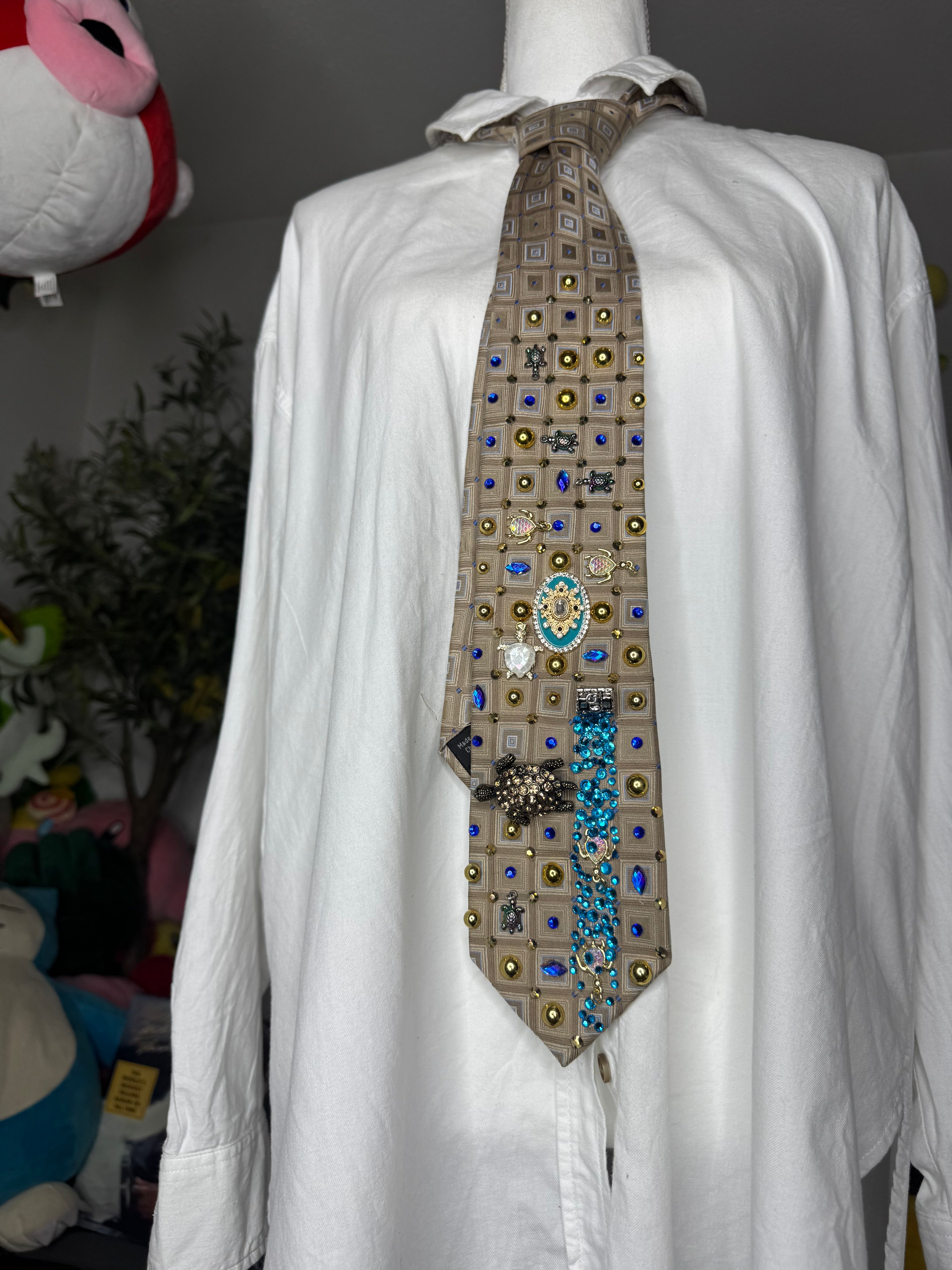 Beige Tropical Treasure Box of Turtles Royalty Tie
