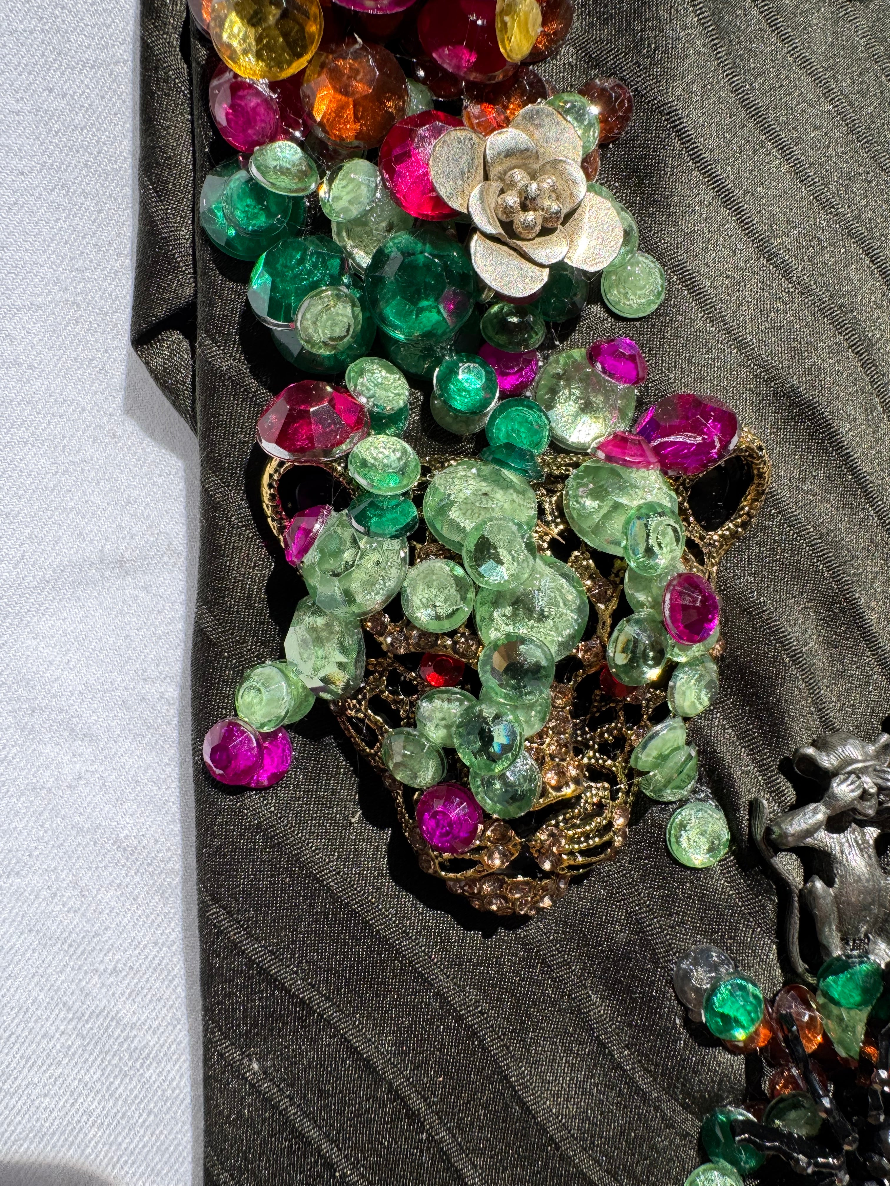 Army Green Out view of the Wildlife Nature Royalty Tie