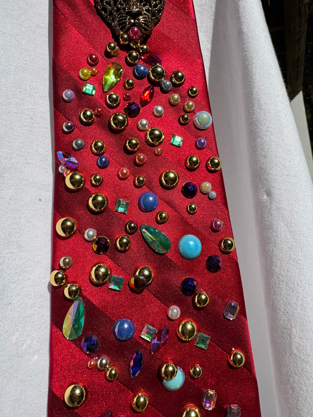 Red Jaguar Head Spilling Gems Fountain High Class Royalty Tie