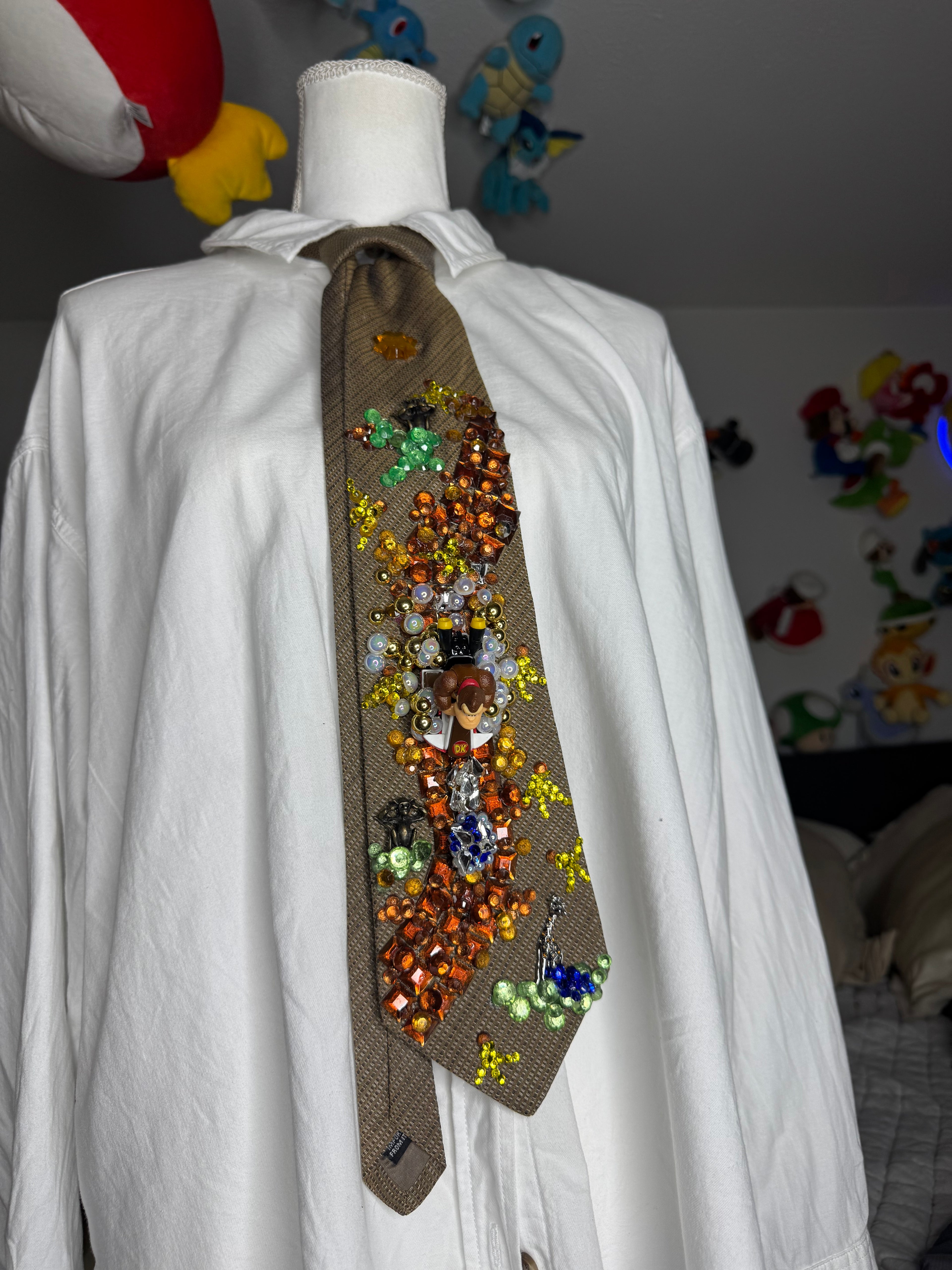Beige Donkey Kong Throwing Blue Shell on DK Jungle Road Mirror 200cc Mario Kart Tie