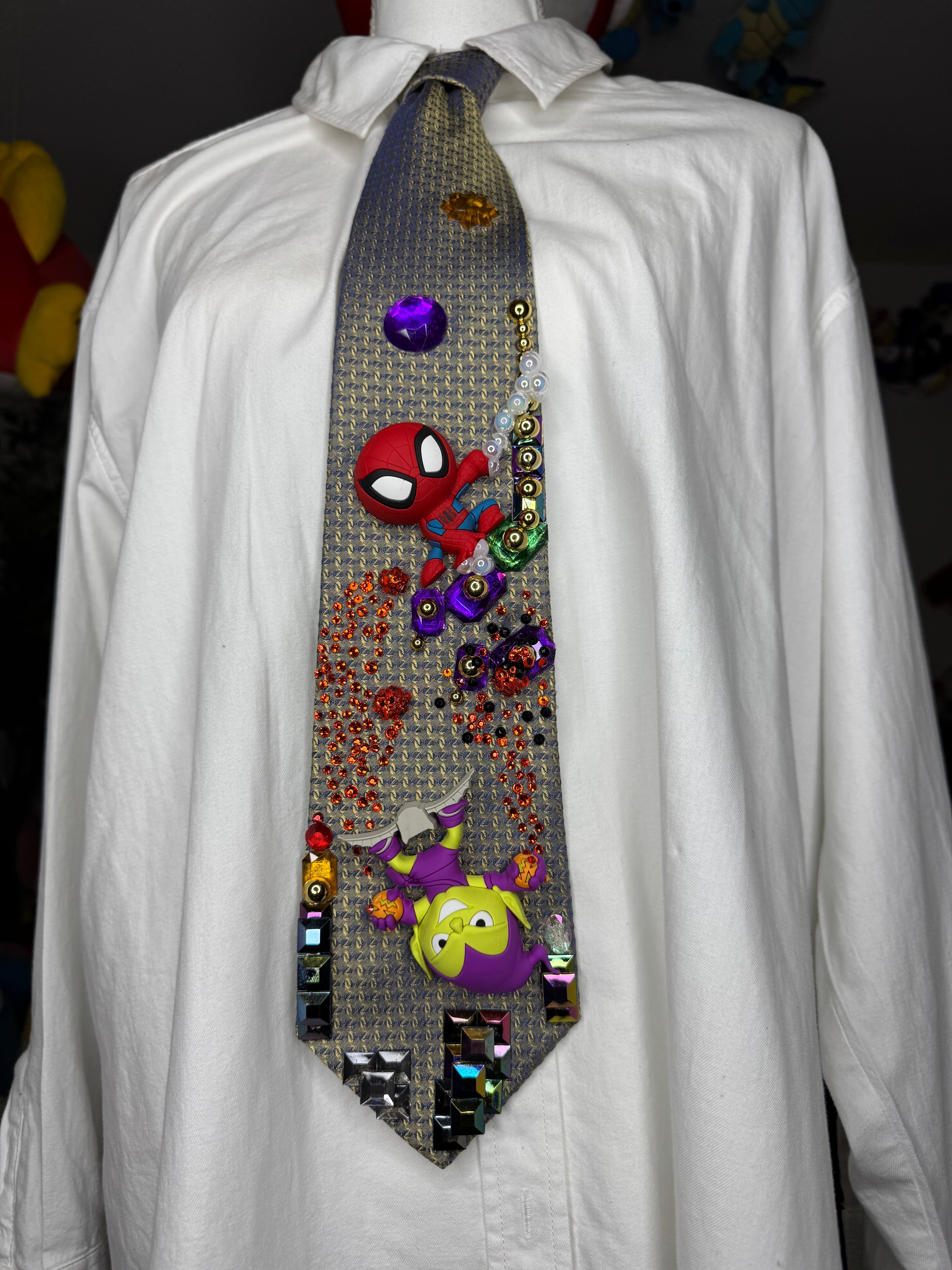 Gold Spiderman Vs Green Goblin Over the City Tie