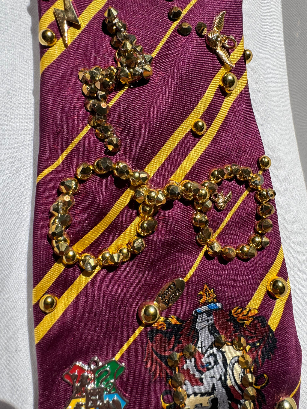 Burgundy and Gold Striped Gryfinndor Club Charmed Harry Potter Tir