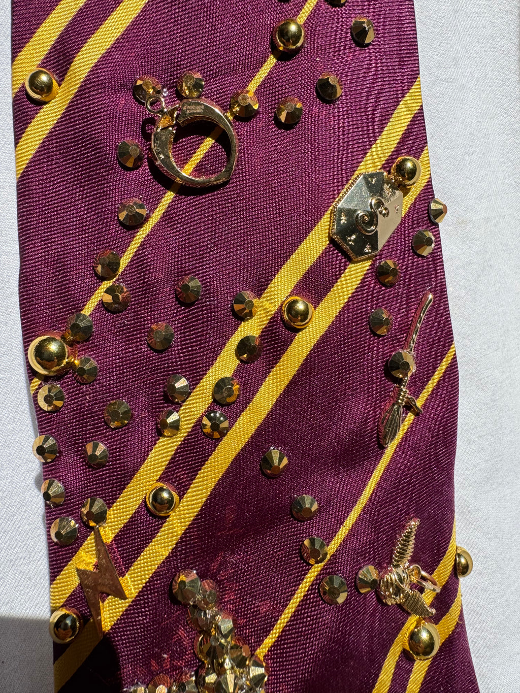 Burgundy and Gold Striped Gryfinndor Club Charmed Harry Potter Tir