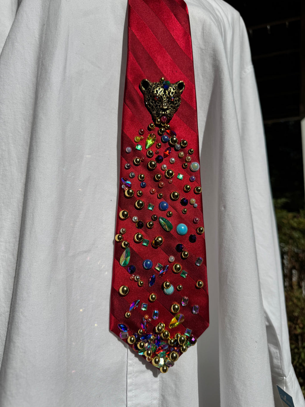 Red Jaguar Head Spilling Gems Fountain High Class Royalty Tie