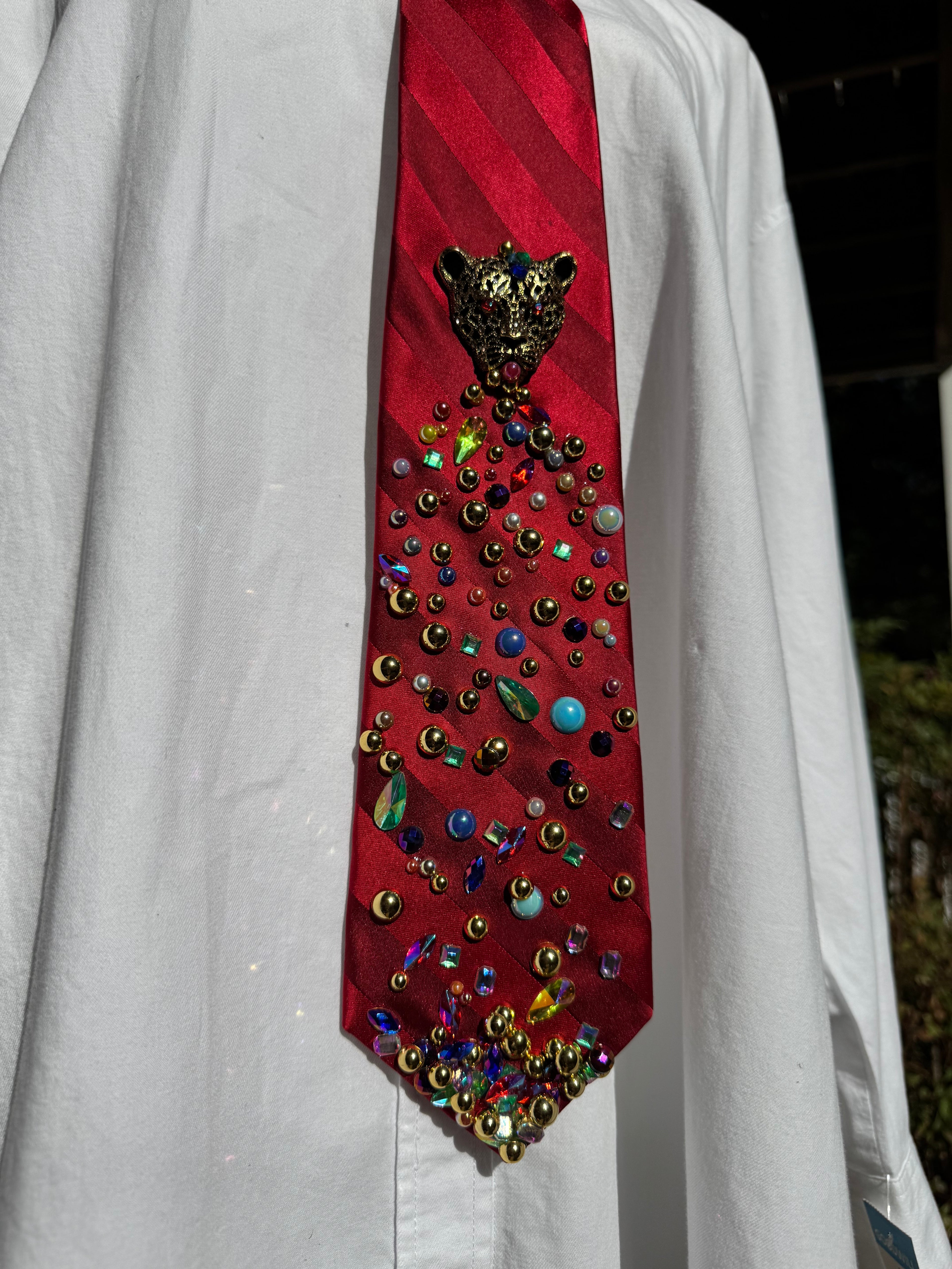 Red Jaguar Head Spilling Gems Fountain High Class Royalty Tie