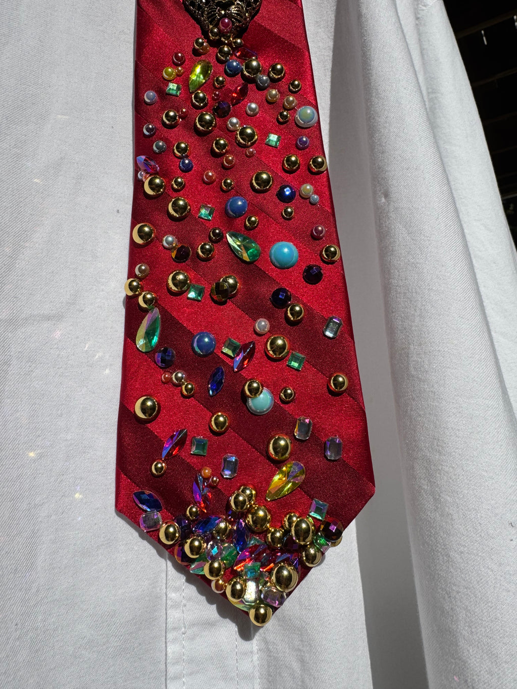 Red Jaguar Head Spilling Gems Fountain High Class Royalty Tie