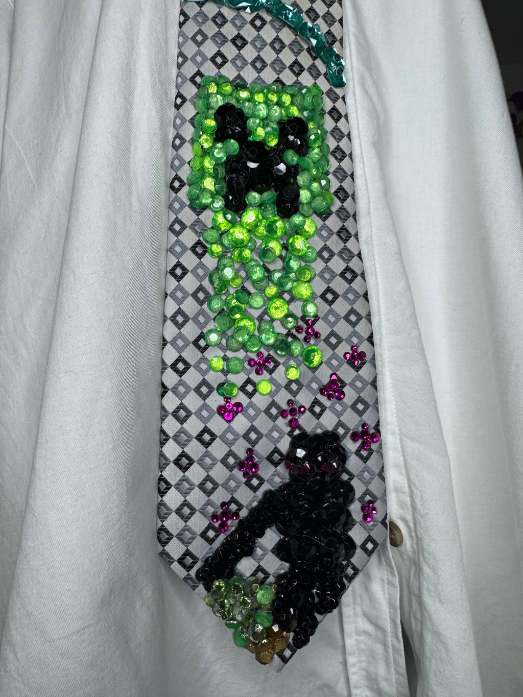 Grey Enderman Holding Dirtblock and Giant Creeper Minecraft Tie