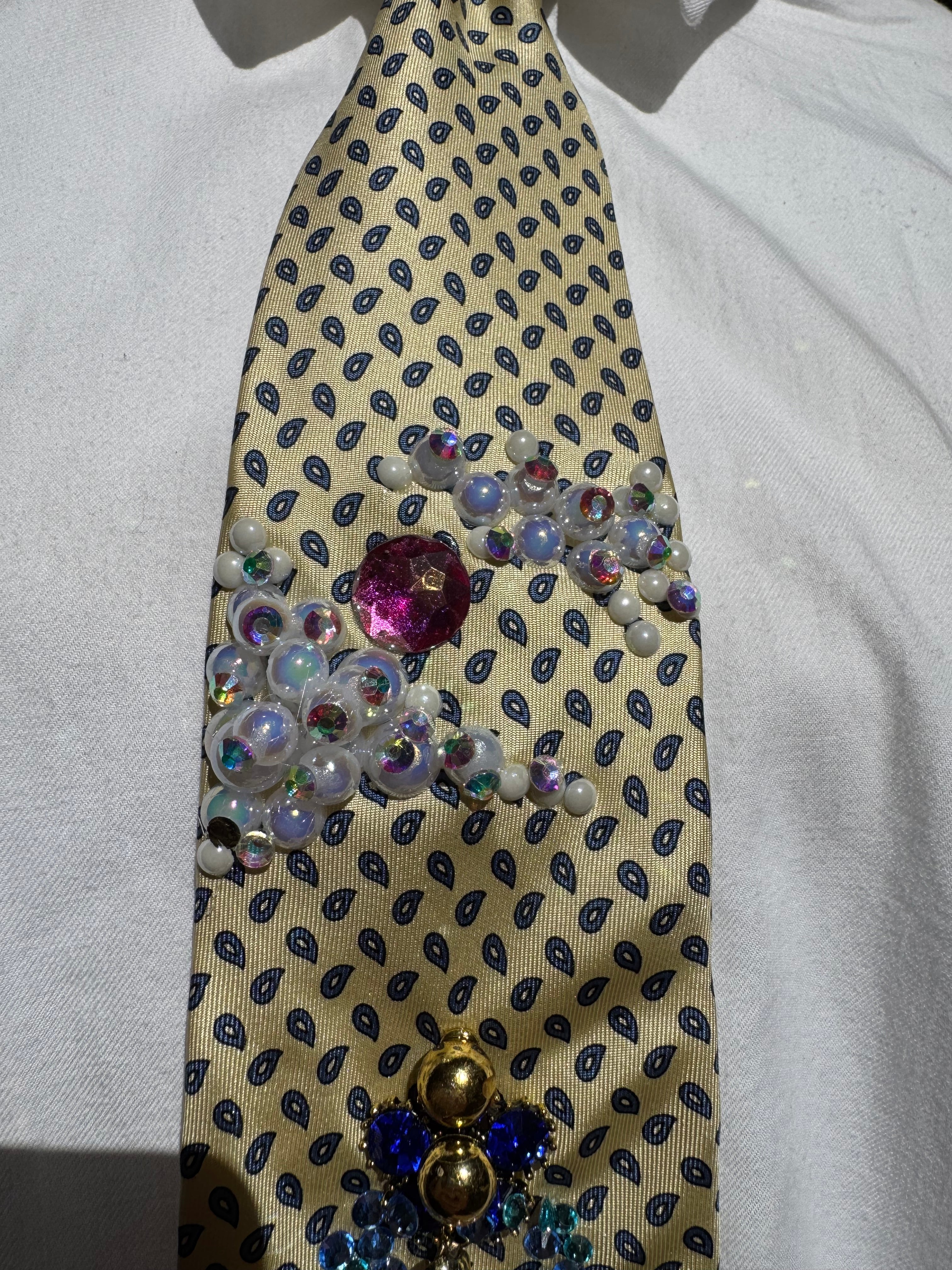 Light Yellow Tall Majestic Water Fountain Royalty Tie