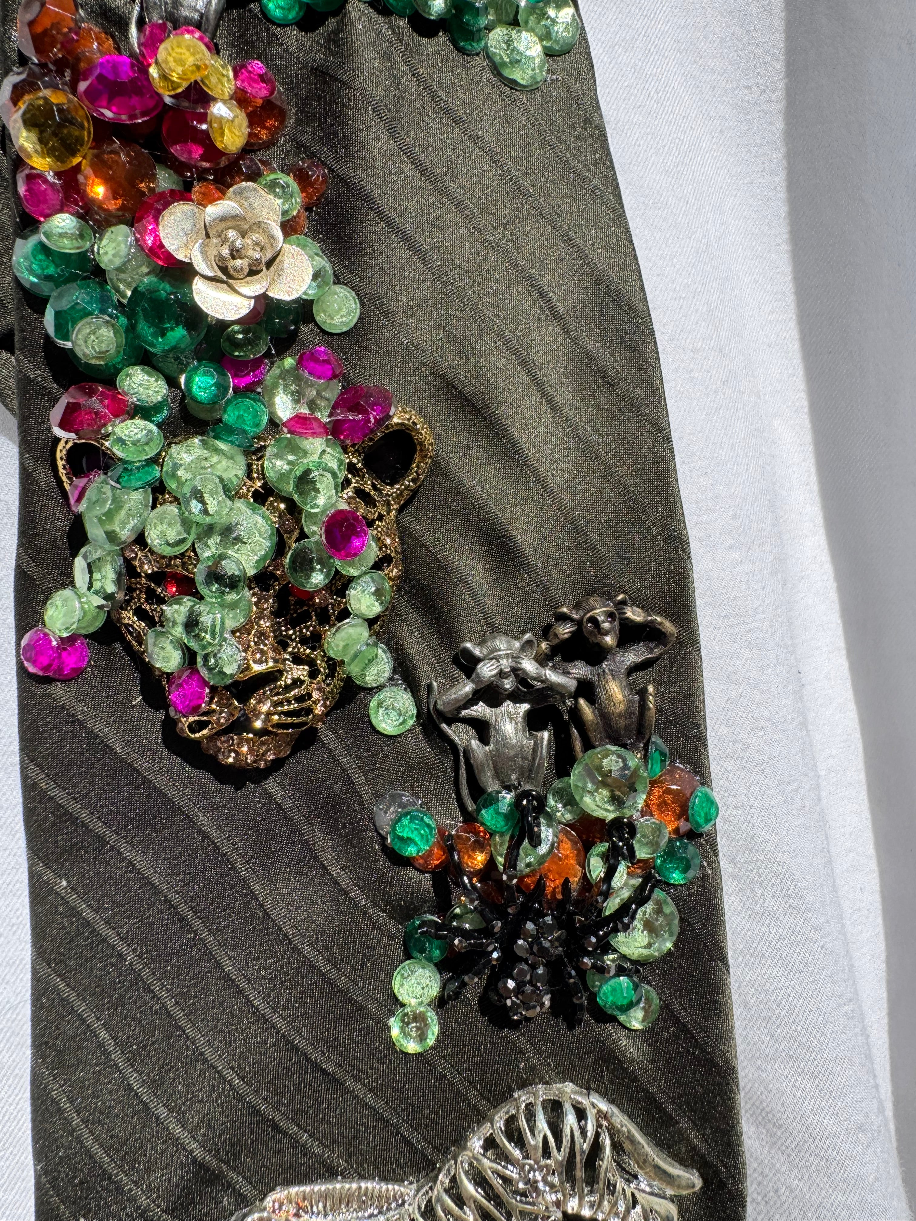 Army Green Out view of the Wildlife Nature Royalty Tie