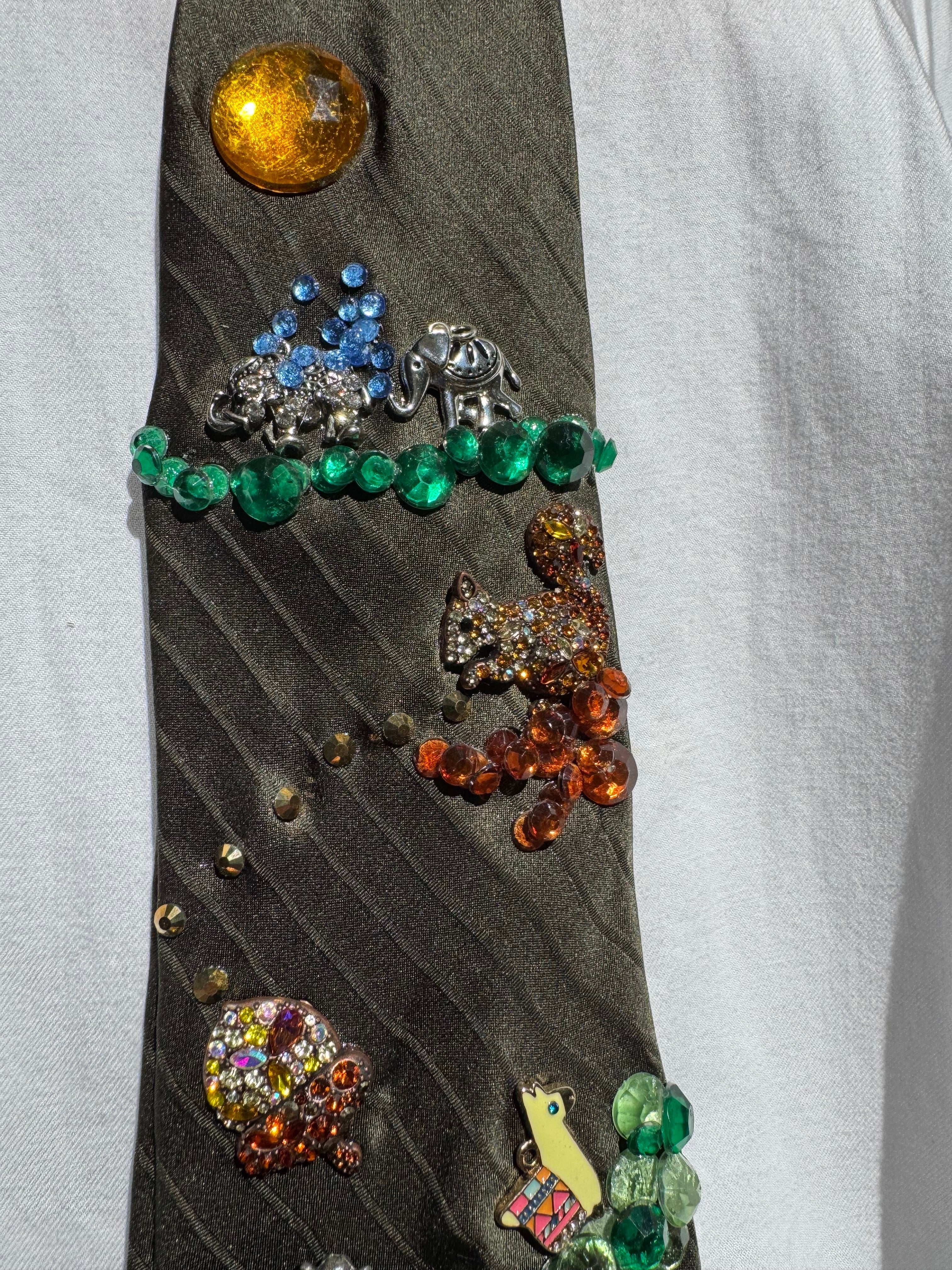 Army Green Out view of the Wildlife Nature Royalty Tie