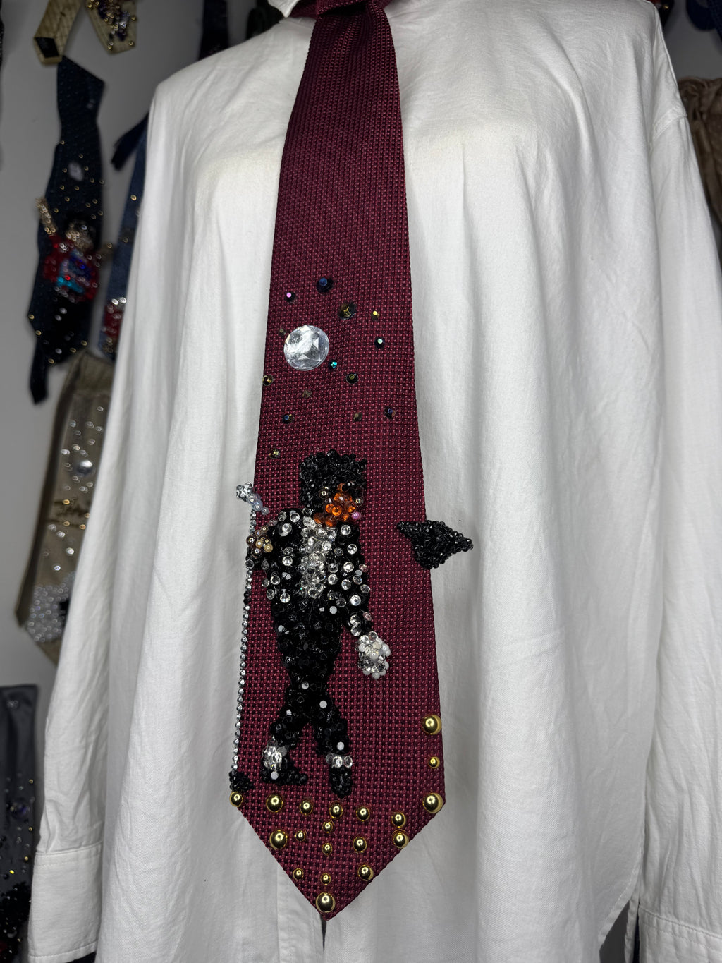 Red Michael Jackson Throwing Fedora Hat Cross Leg Pose For Billie Jean At Motown 1984 Tie