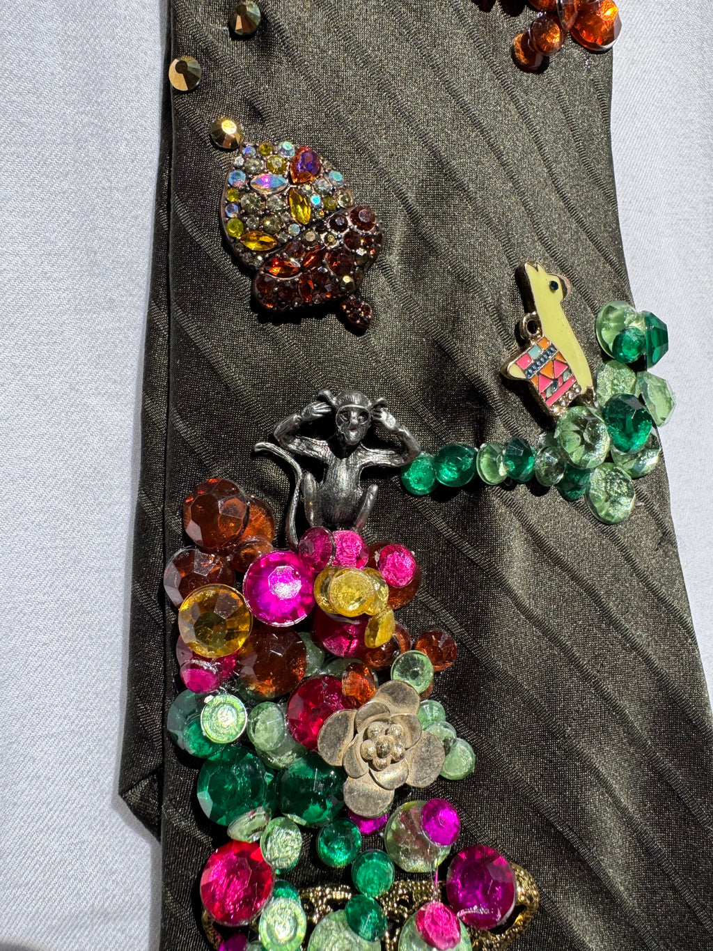 Army Green Out view of the Wildlife Nature Royalty Tie