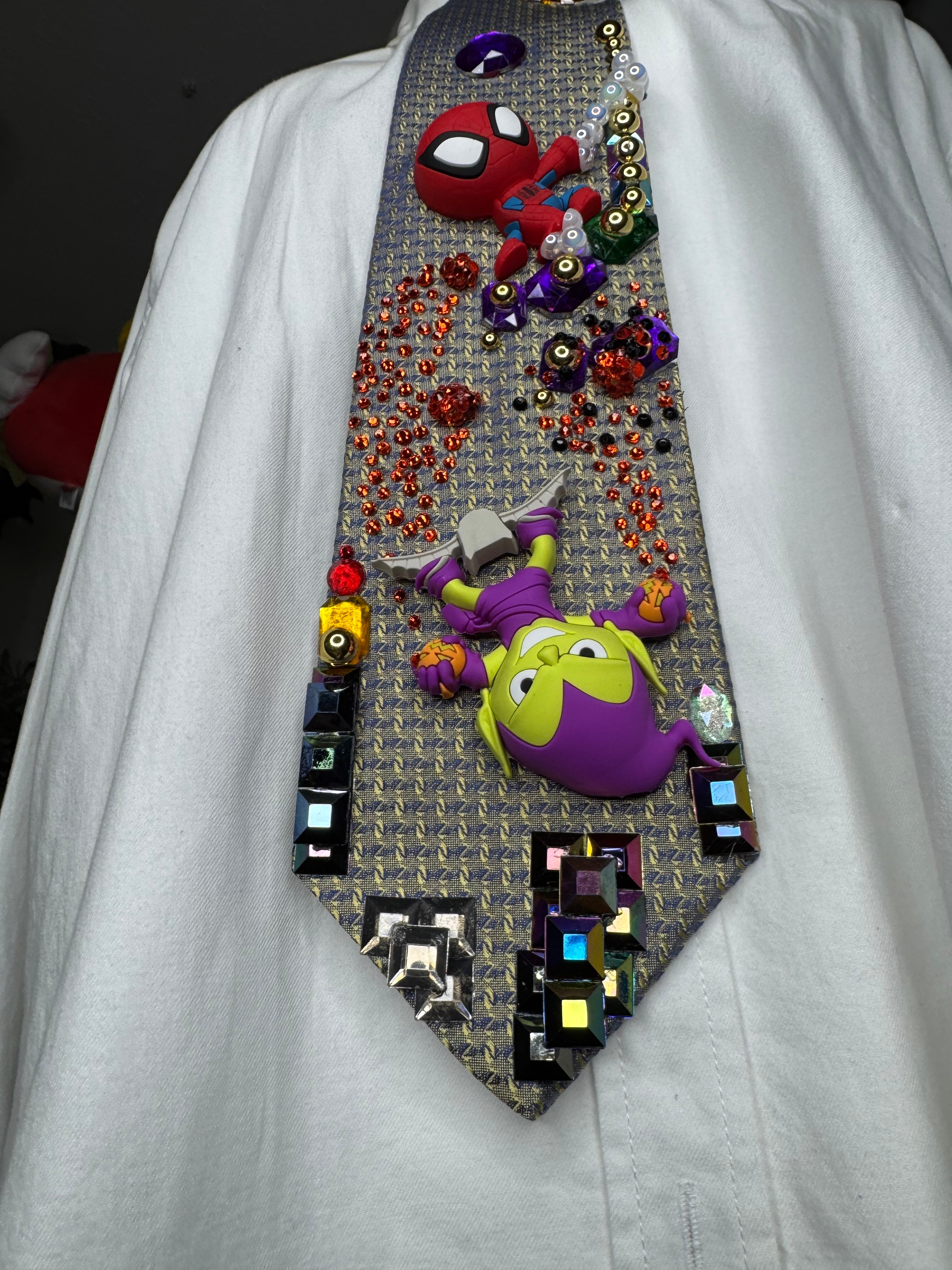 Gold Spiderman Vs Green Goblin Over the City Tie