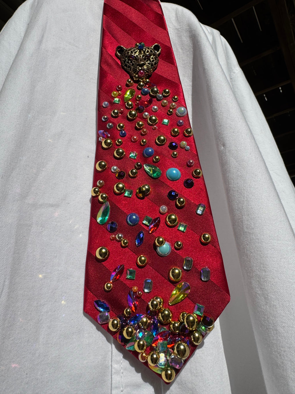 Red Jaguar Head Spilling Gems Fountain High Class Royalty Tie