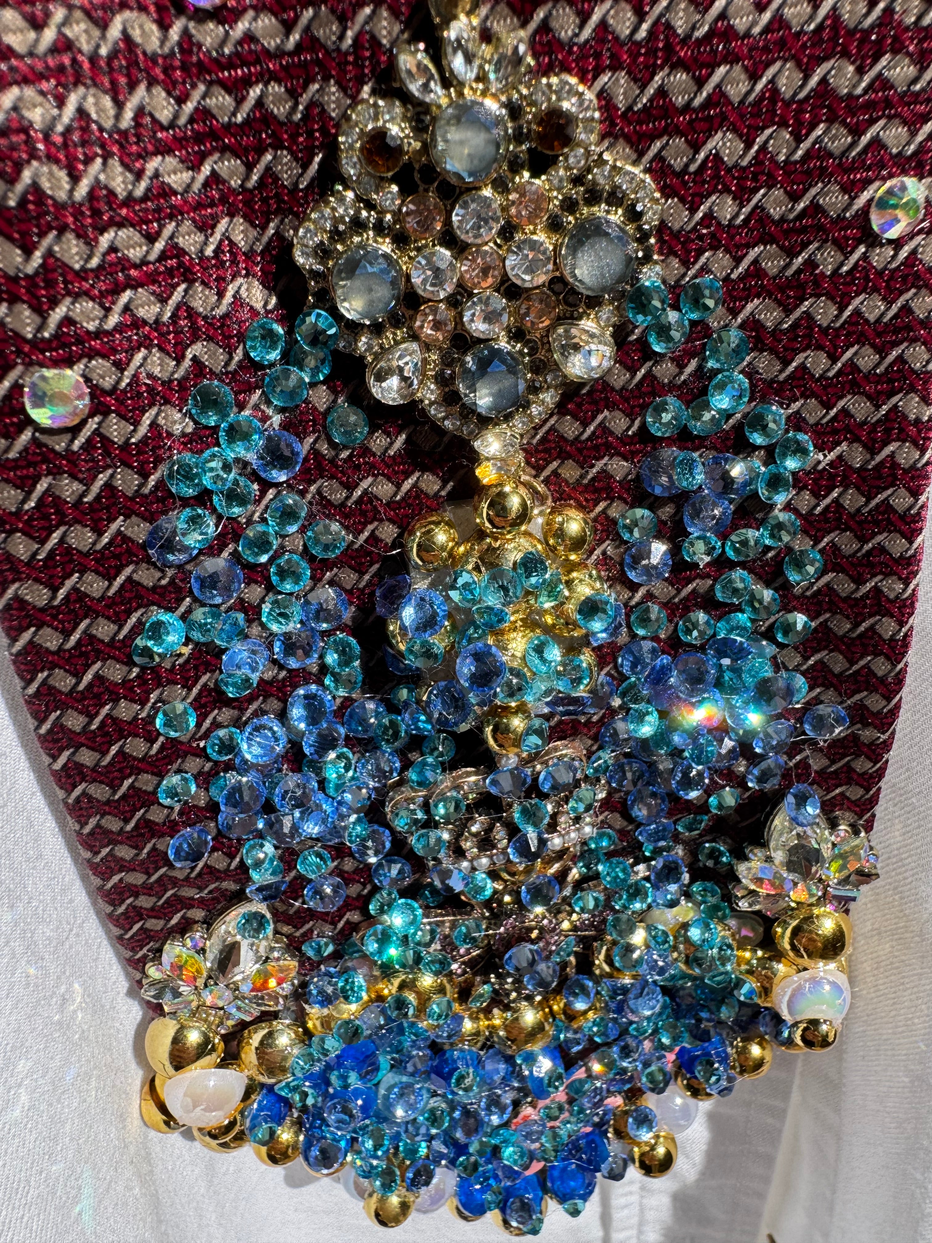 Burgundy Luxurious Tall Water Fountain High Royalty Tie