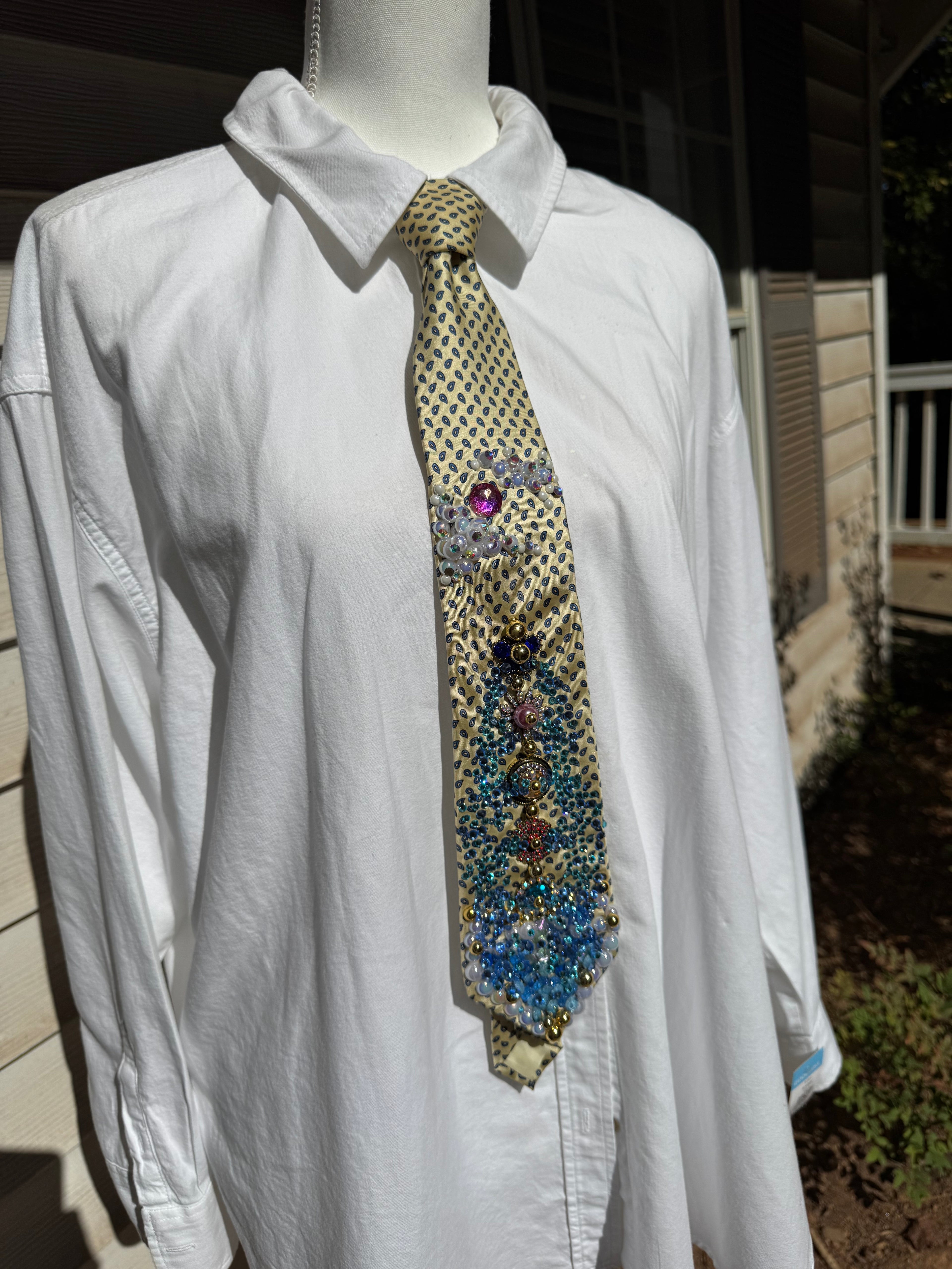 Light Yellow Tall Majestic Water Fountain Royalty Tie
