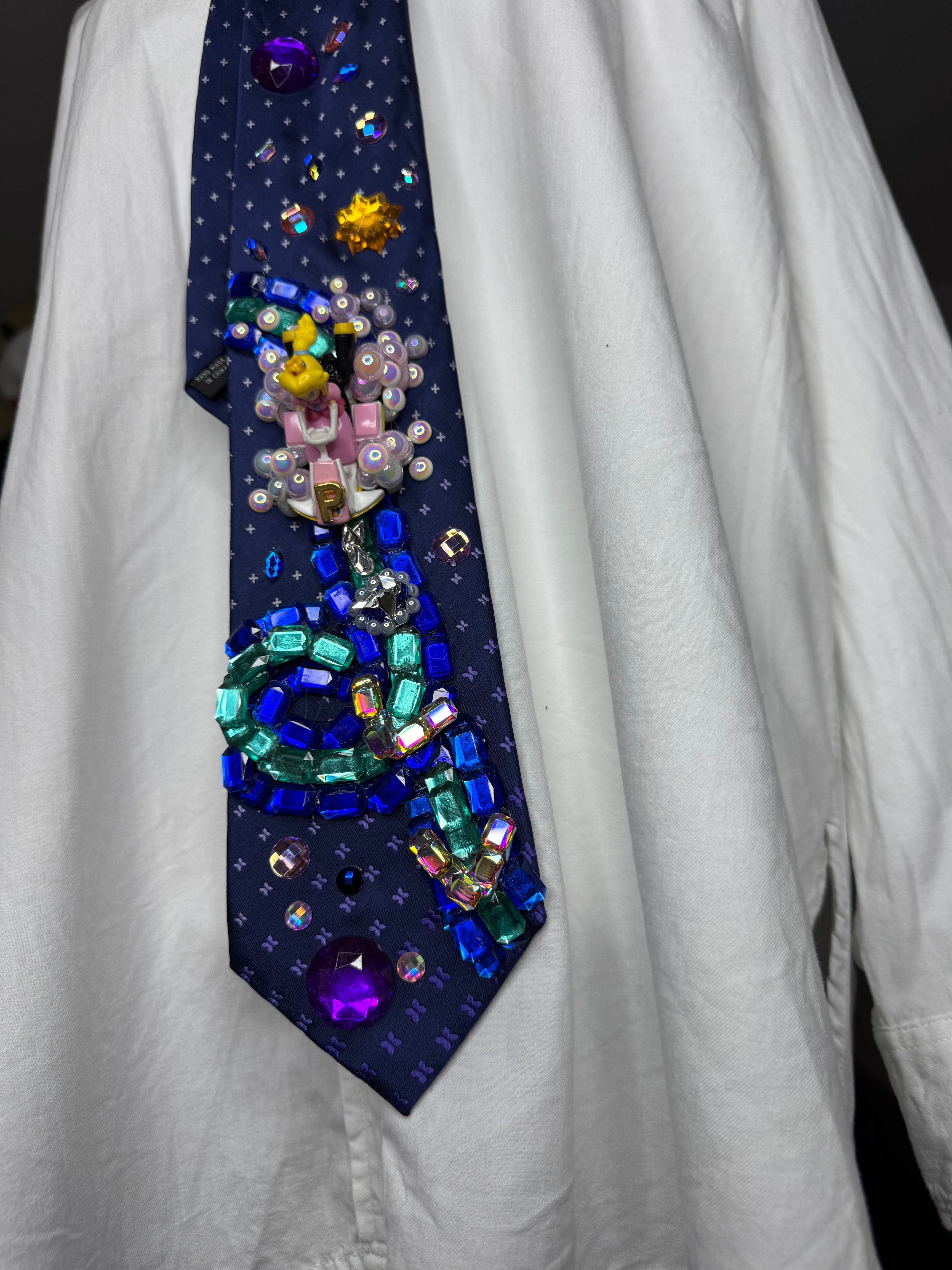 Indigo Purple Princess Peach Throwing Blue Shell on Icy Glacier Road 200cc Mario Kart Tie
