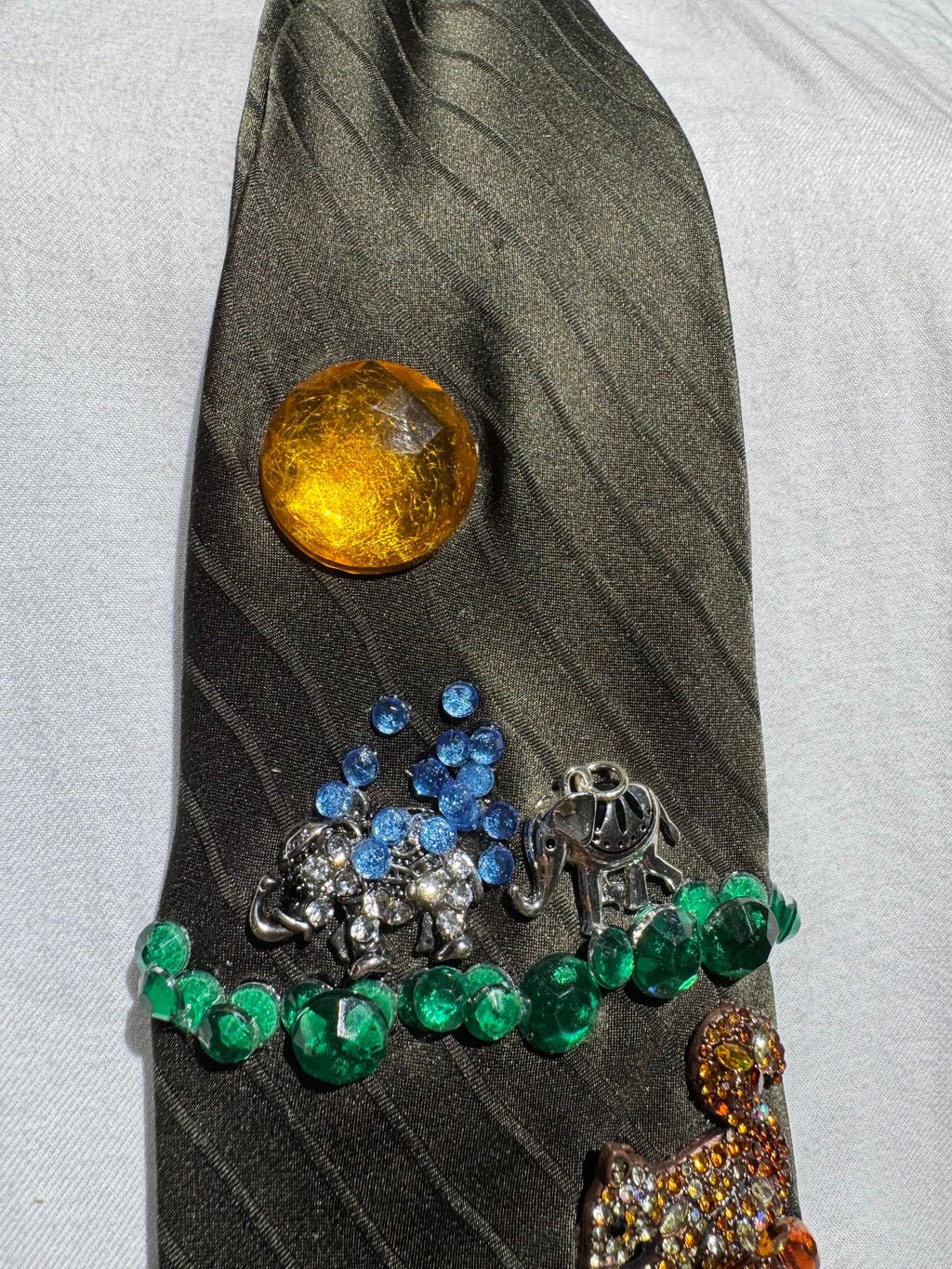 Army Green Out view of the Wildlife Nature Royalty Tie