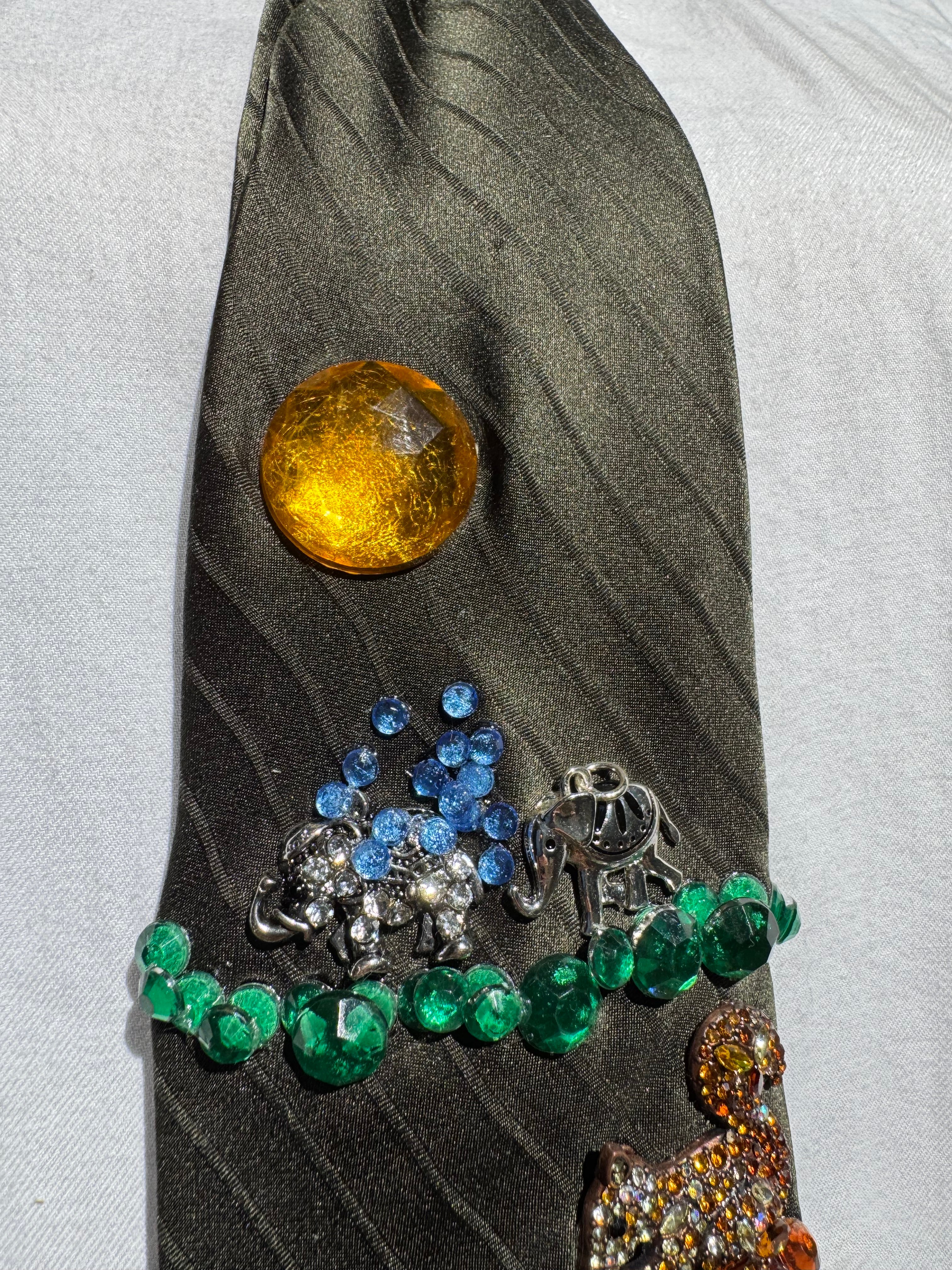 Army Green Out view of the Wildlife Nature Royalty Tie