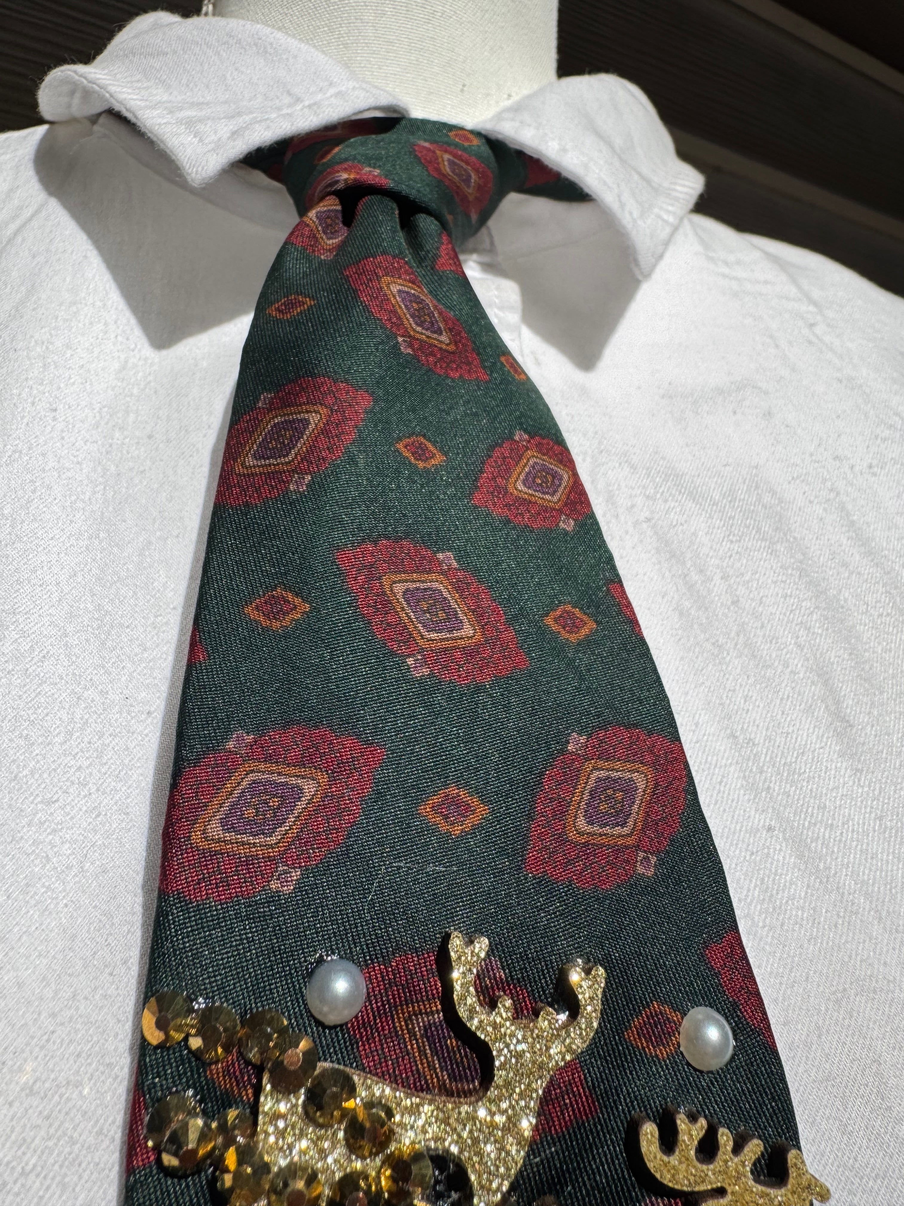 Dark Green Nutcrackers in Winterland Christmas Tie