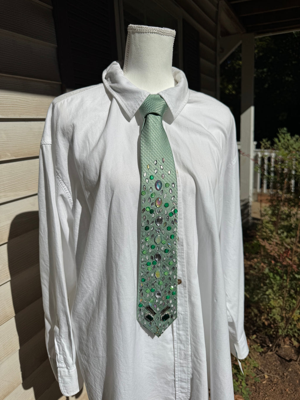Light Green Emerald Eyed Snake Skin Tie