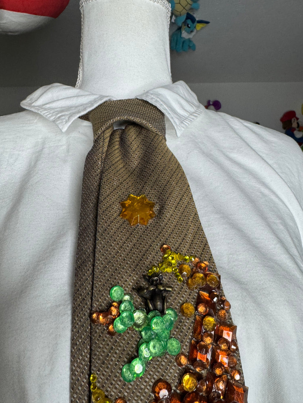 Beige Donkey Kong Throwing Blue Shell on DK Jungle Road Mirror 200cc Mario Kart Tie