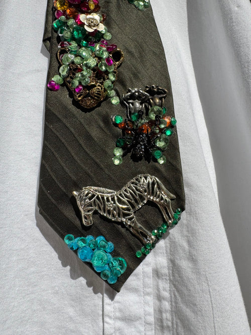 Army Green Out view of the Wildlife Nature Royalty Tie