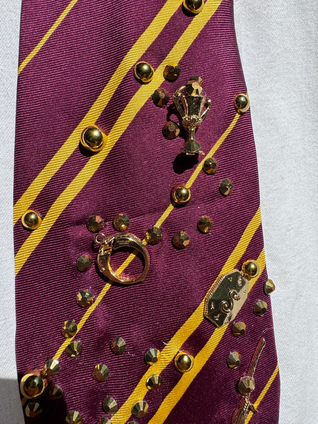 Burgundy and Gold Striped Gryfinndor Club Charmed Harry Potter Tir