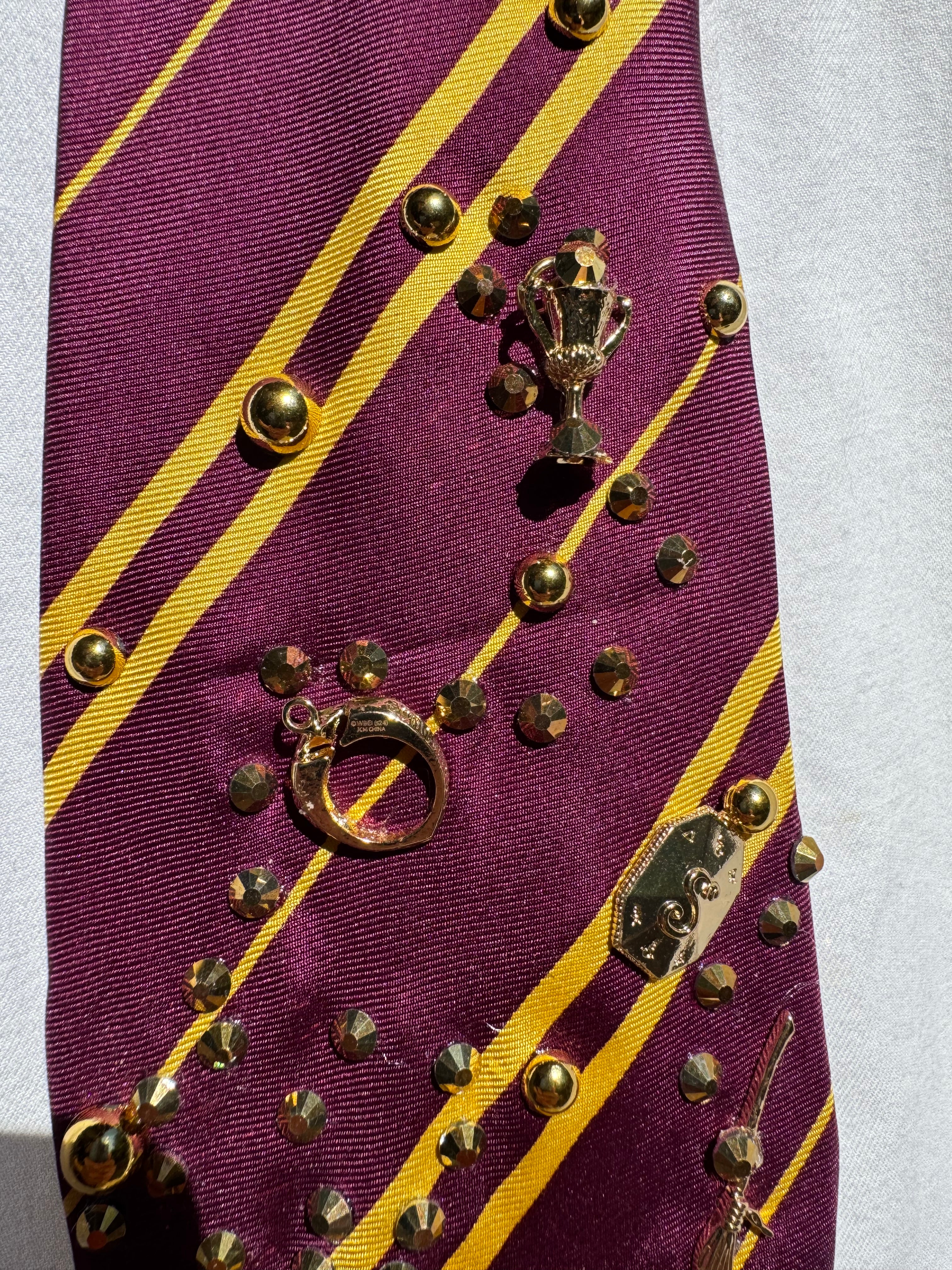 Burgundy and Gold Striped Gryfinndor Club Charmed Harry Potter Tir