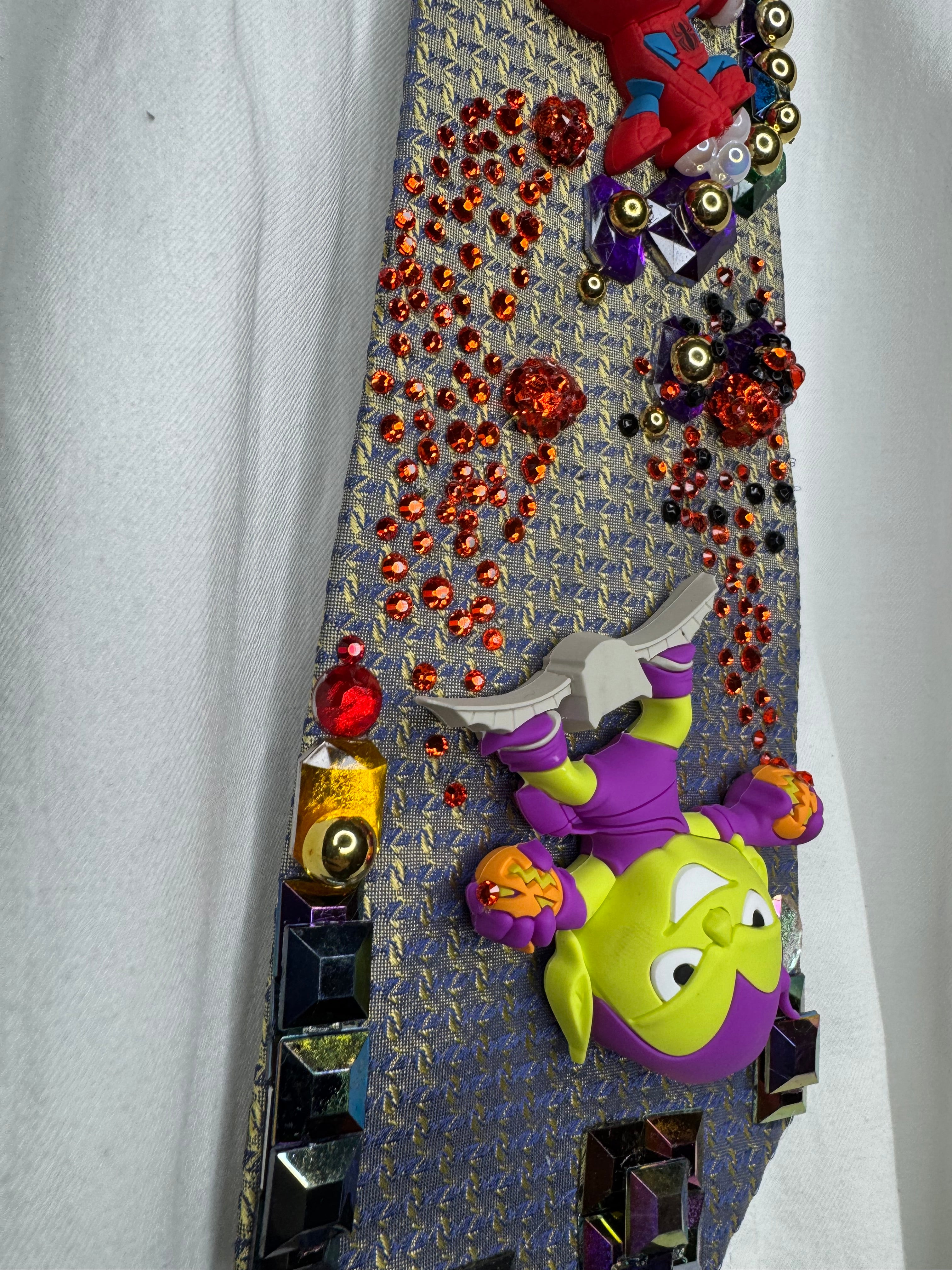 Gold Spiderman Vs Green Goblin Over the City Tie