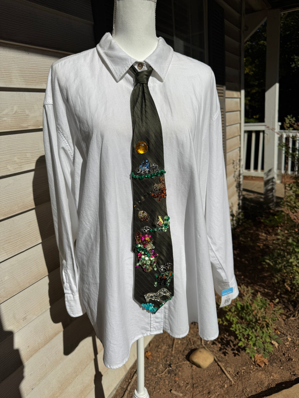 Army Green Out view of the Wildlife Nature Royalty Tie