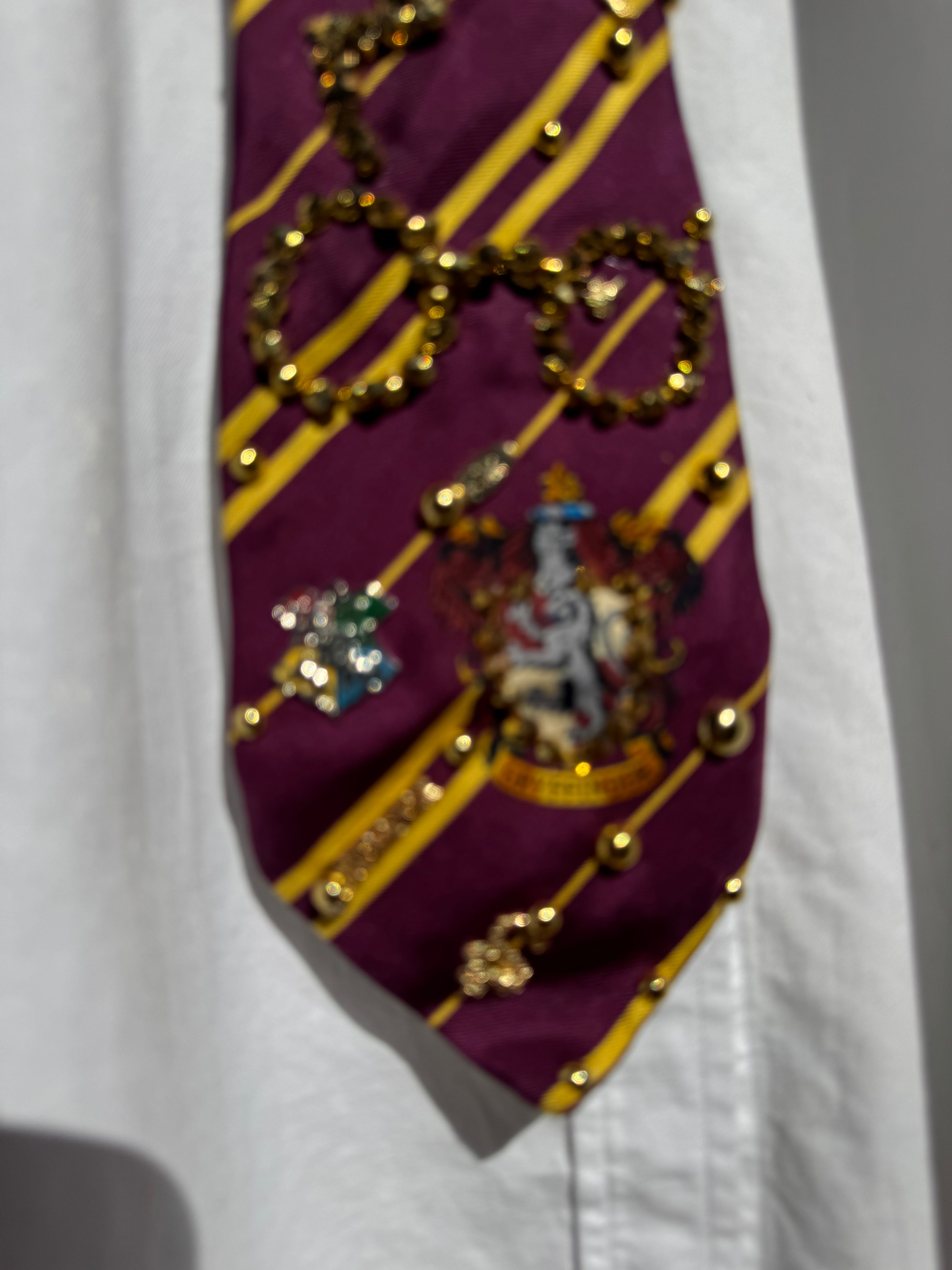 Burgundy and Gold Striped Gryfinndor Club Charmed Harry Potter Tir