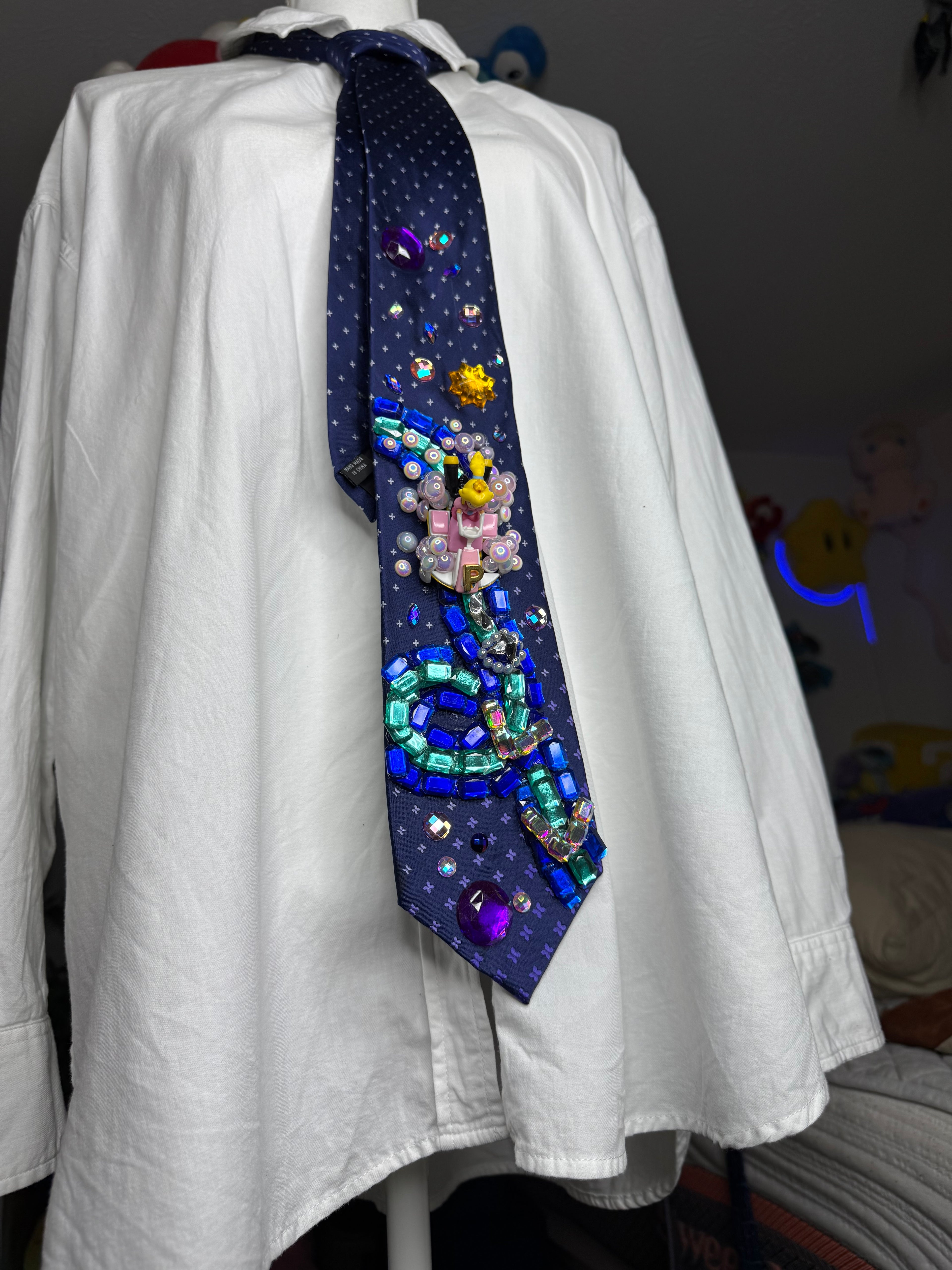 Indigo Purple Princess Peach Throwing Blue Shell on Icy Glacier Road 200cc Mario Kart Tie