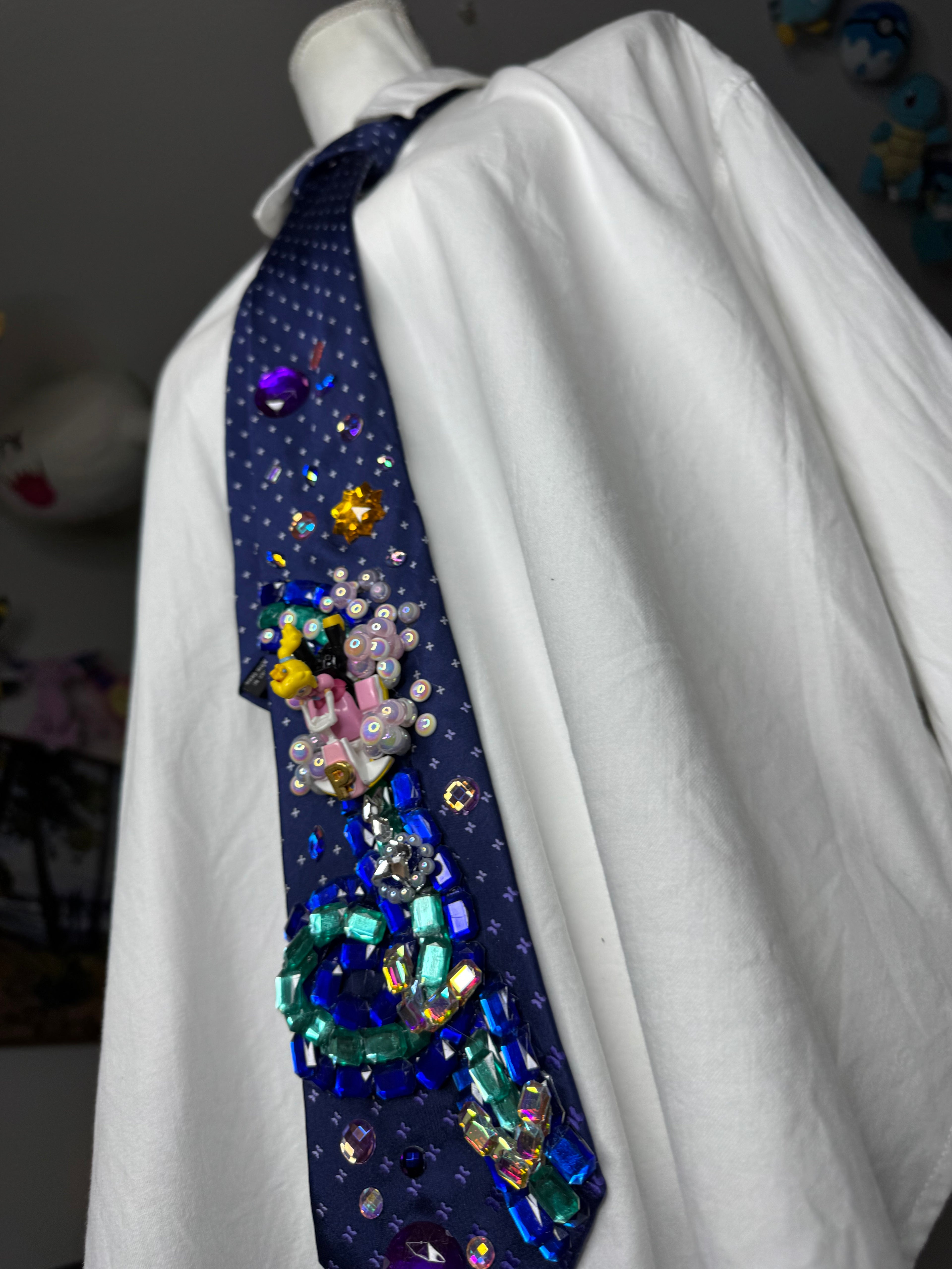 Indigo Purple Princess Peach Throwing Blue Shell on Icy Glacier Road 200cc Mario Kart Tie