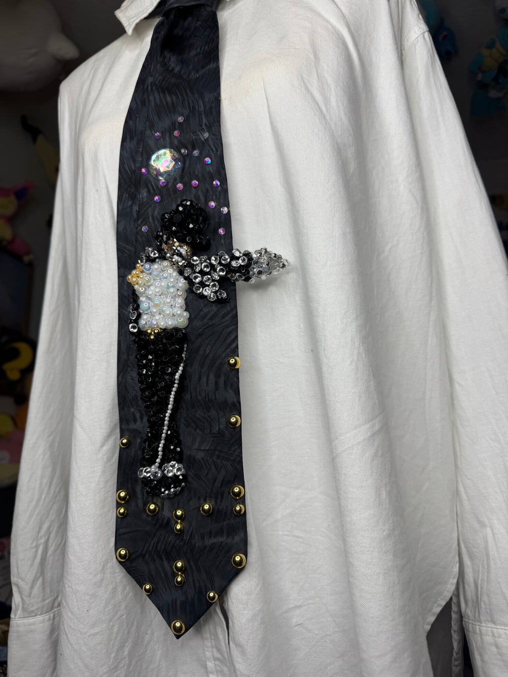 Grey Michael Jackson Hitting Cross Legs Pointing Finger Pose Live in Munich 1997 Tie