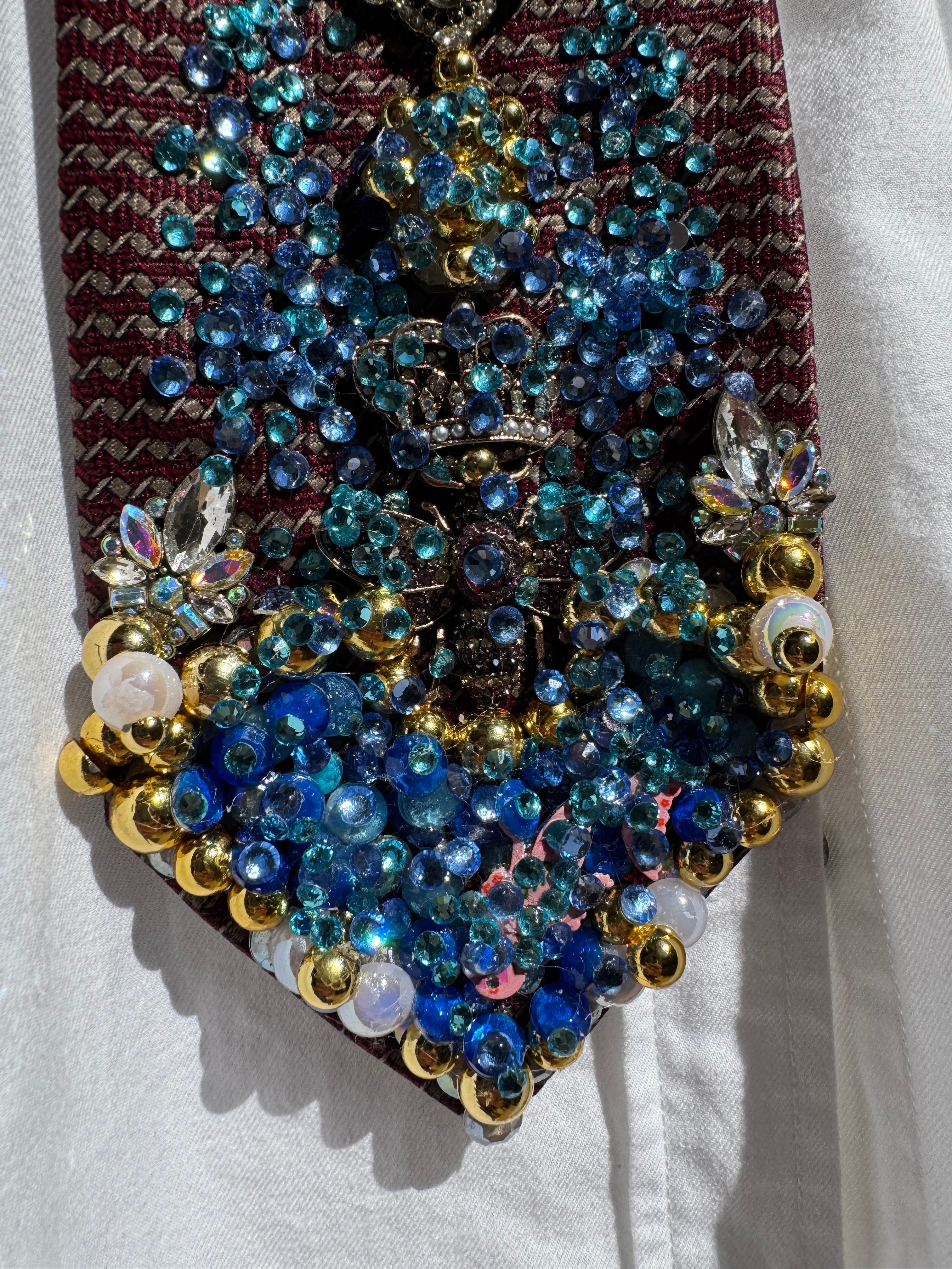 Burgundy Luxurious Tall Water Fountain High Royalty Tie