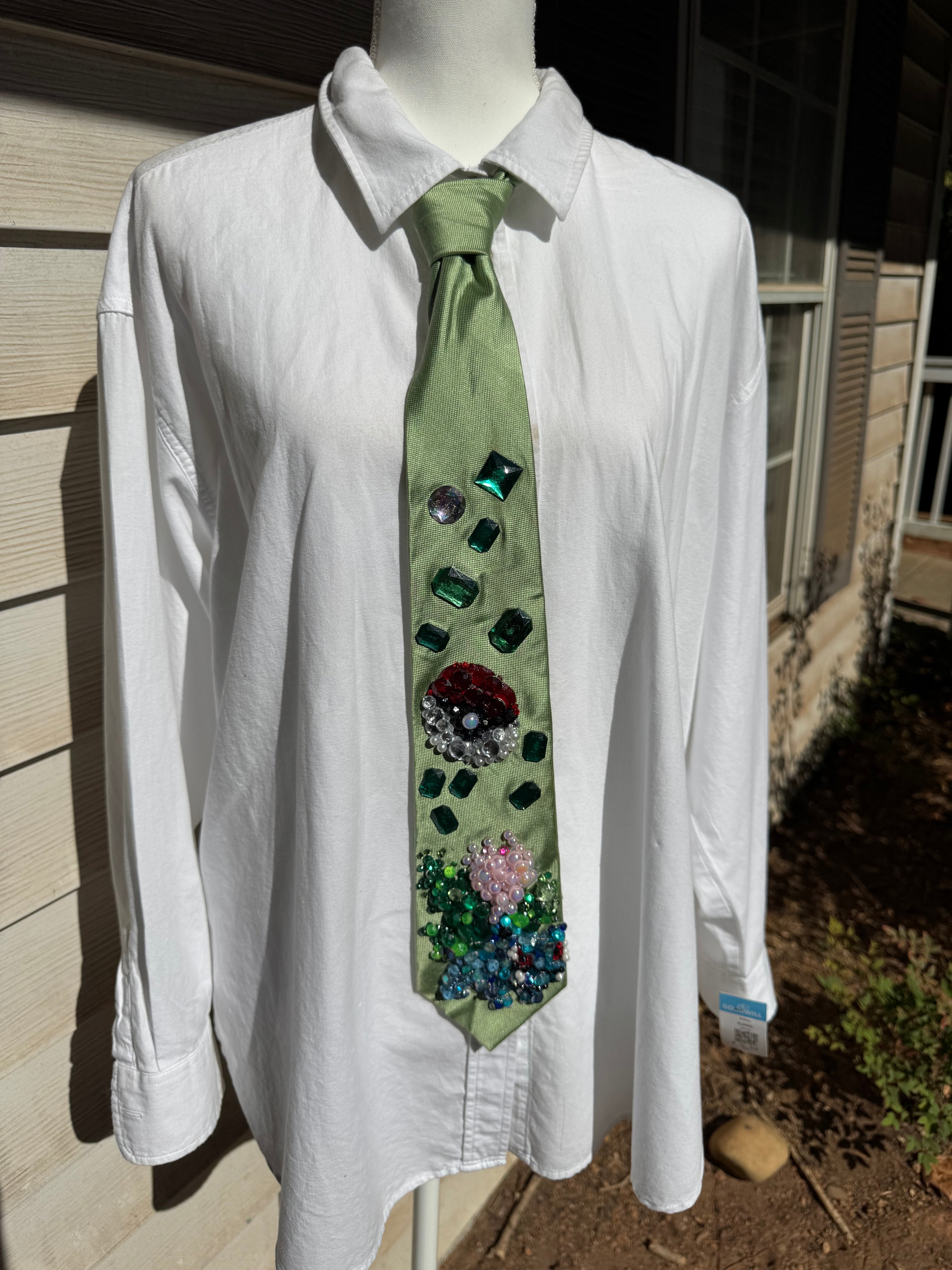 Pastel Green Ivysaur and Pokeball Pokemon Tie