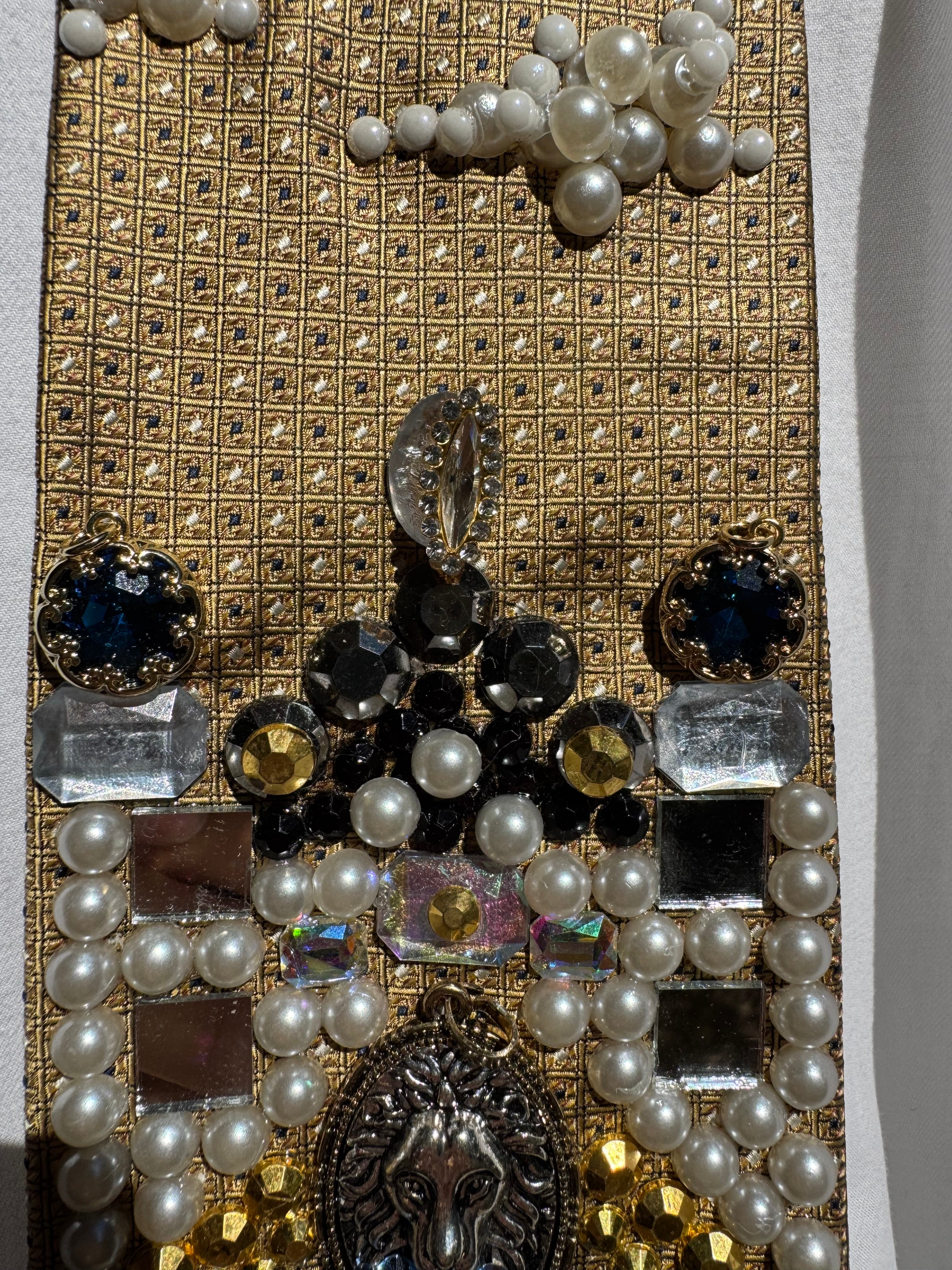 Gold Mansion Entrance View Lion Head Water Fountain Royalty Tie
