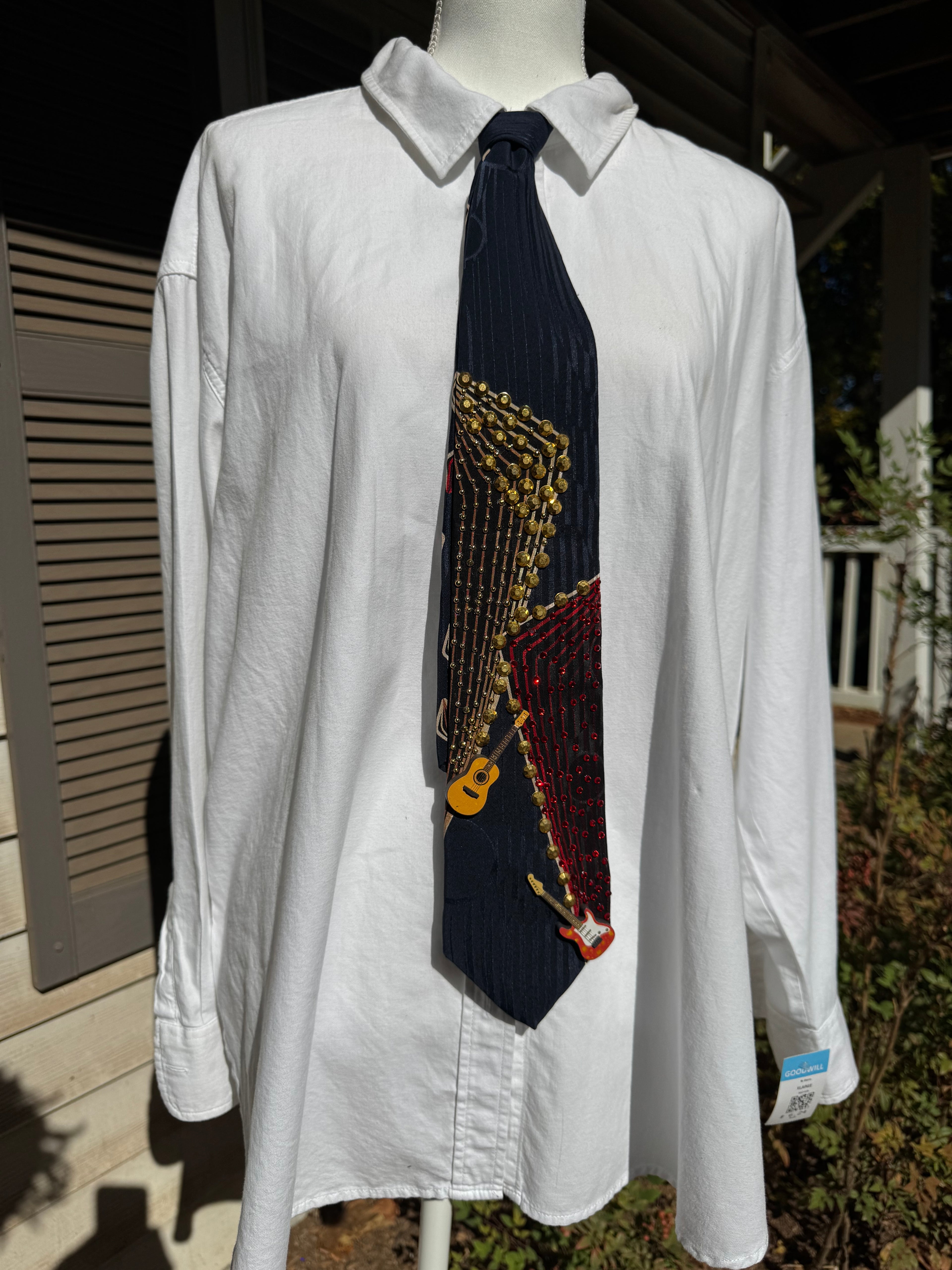 Navy Blue Guitar’s High Class Royalty Music Tie