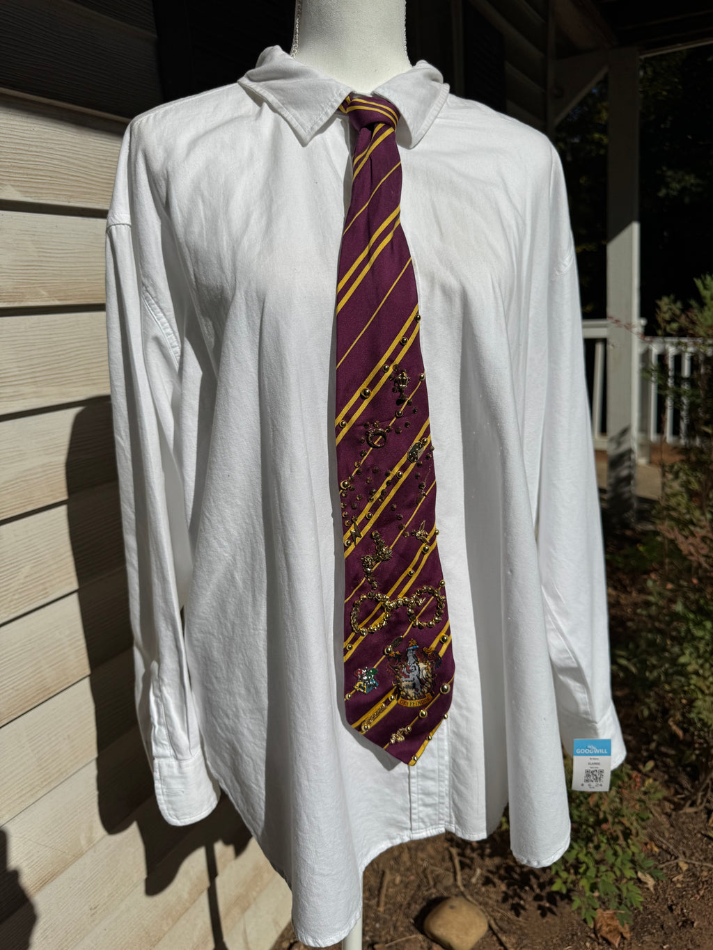 Burgundy and Gold Striped Gryfinndor Club Charmed Harry Potter Tir