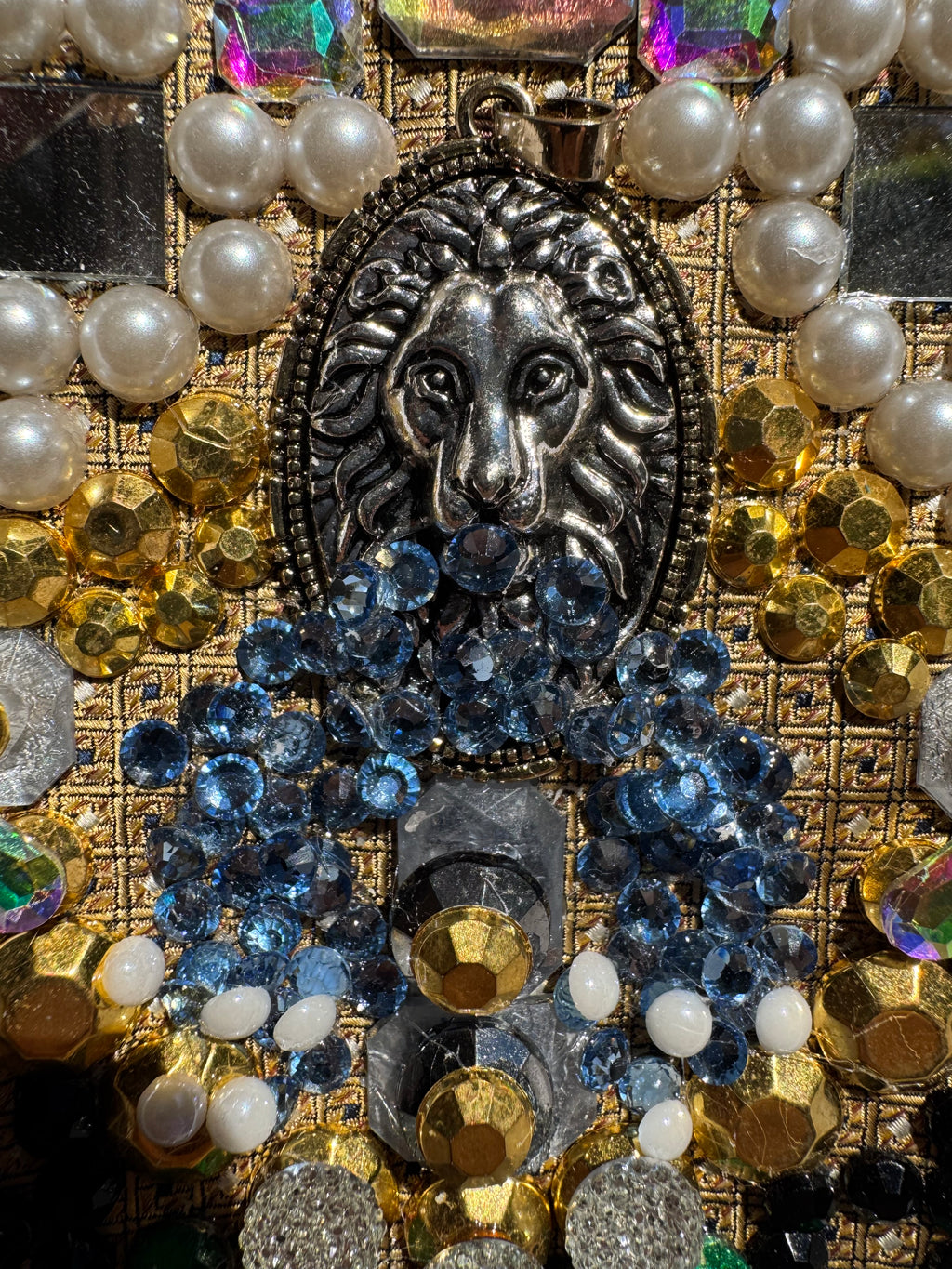 Gold Mansion Entrance View Lion Head Water Fountain Royalty Tie