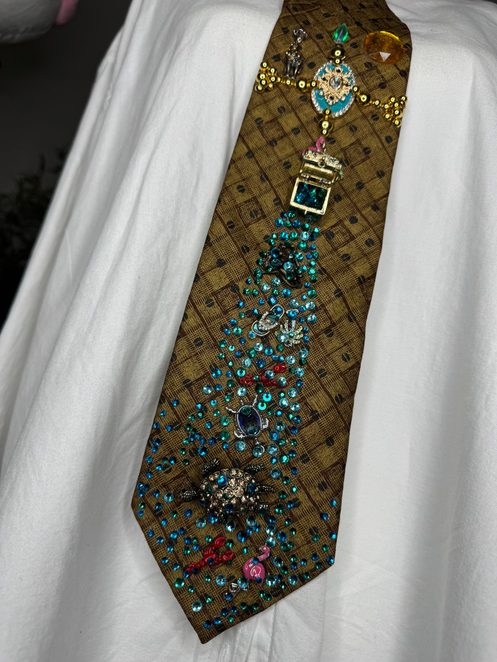 Tan Gold Tropical Treasure Box Spilling Ocean Royalty Tie TV