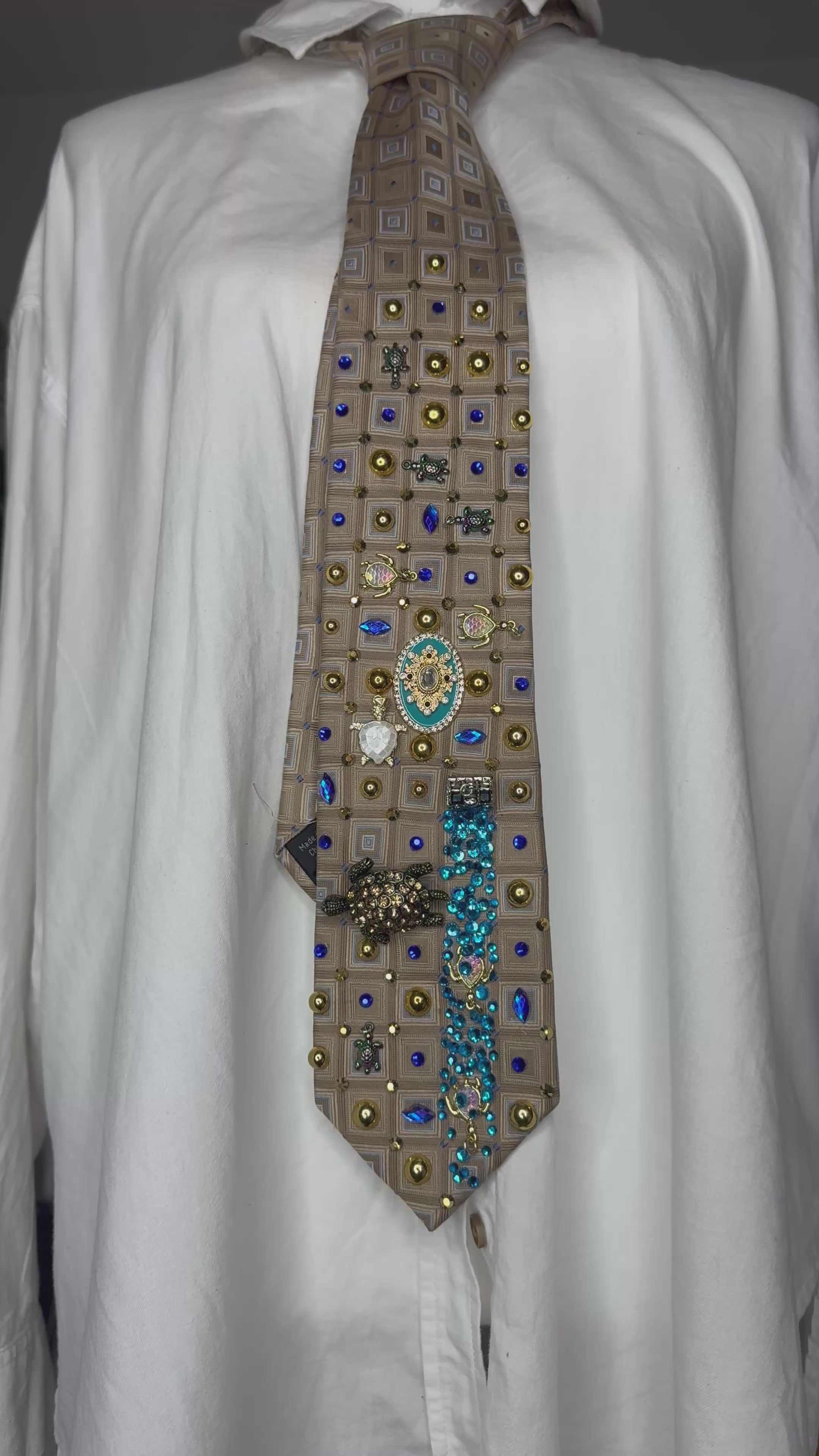 Beige Tropical Treasure Box of Turtles Royalty Tie