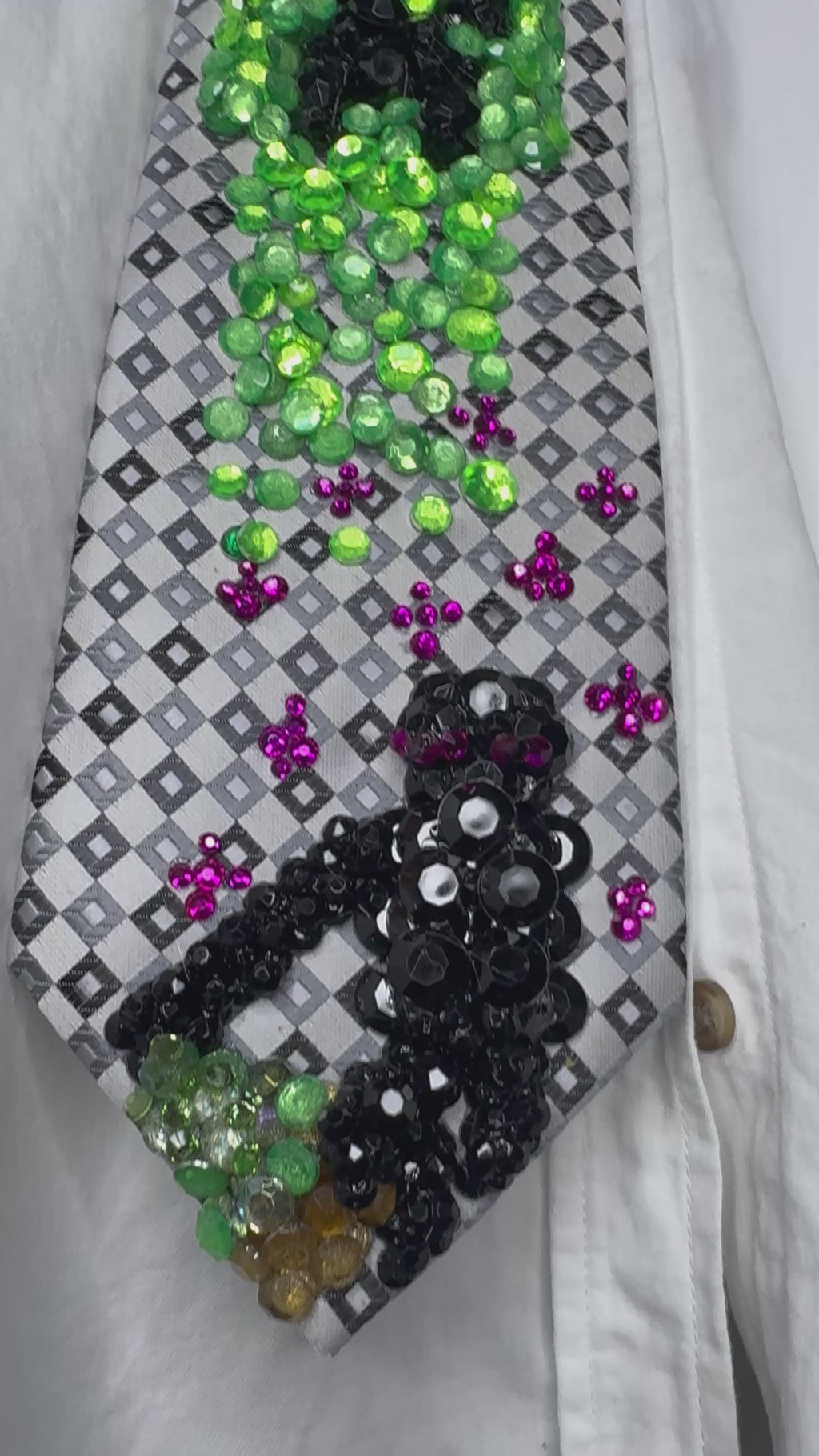 Grey Enderman Holding Dirtblock and Giant Creeper Minecraft Tie