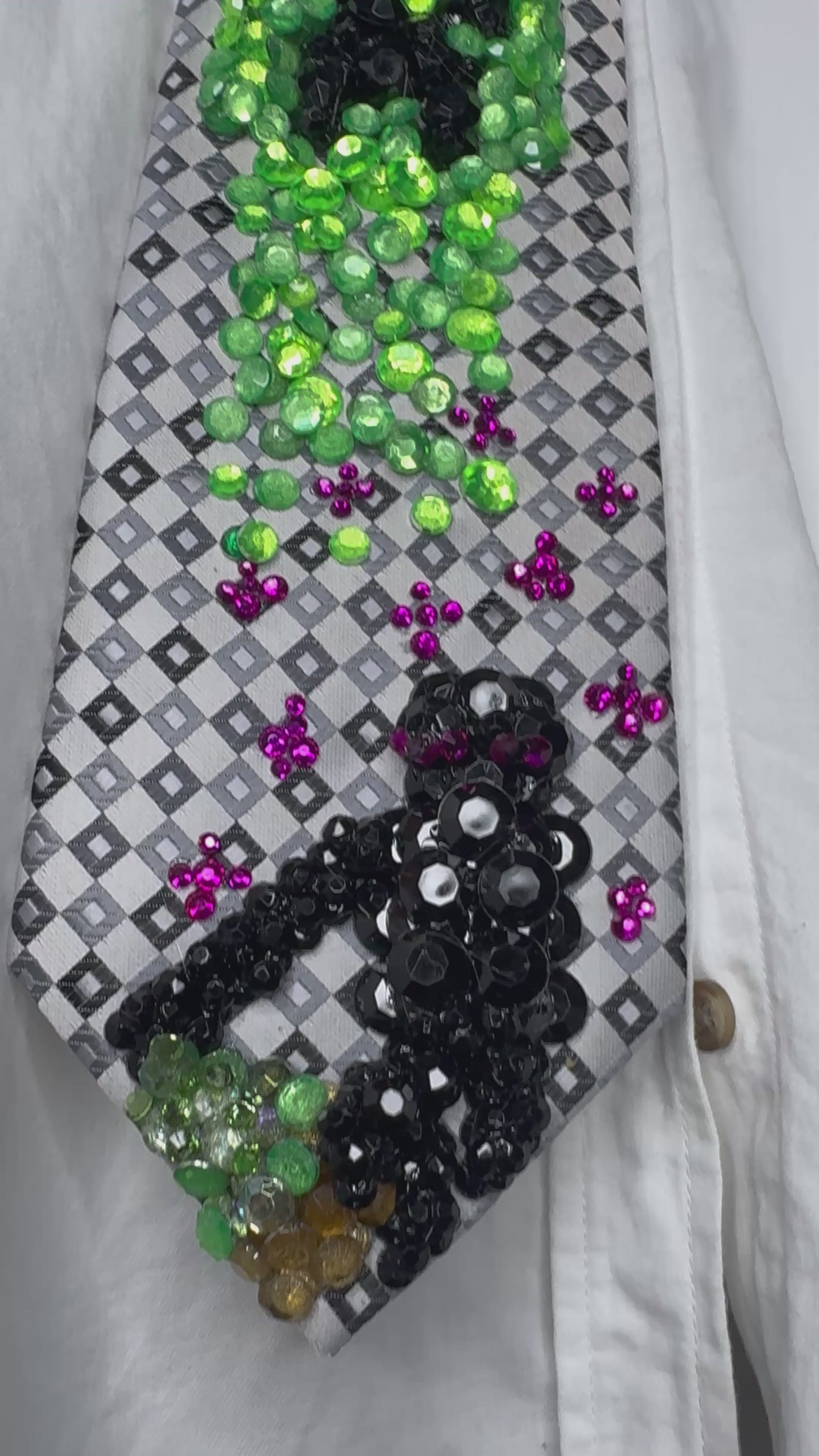 Grey Enderman Holding Dirtblock and Giant Creeper Minecraft Tie